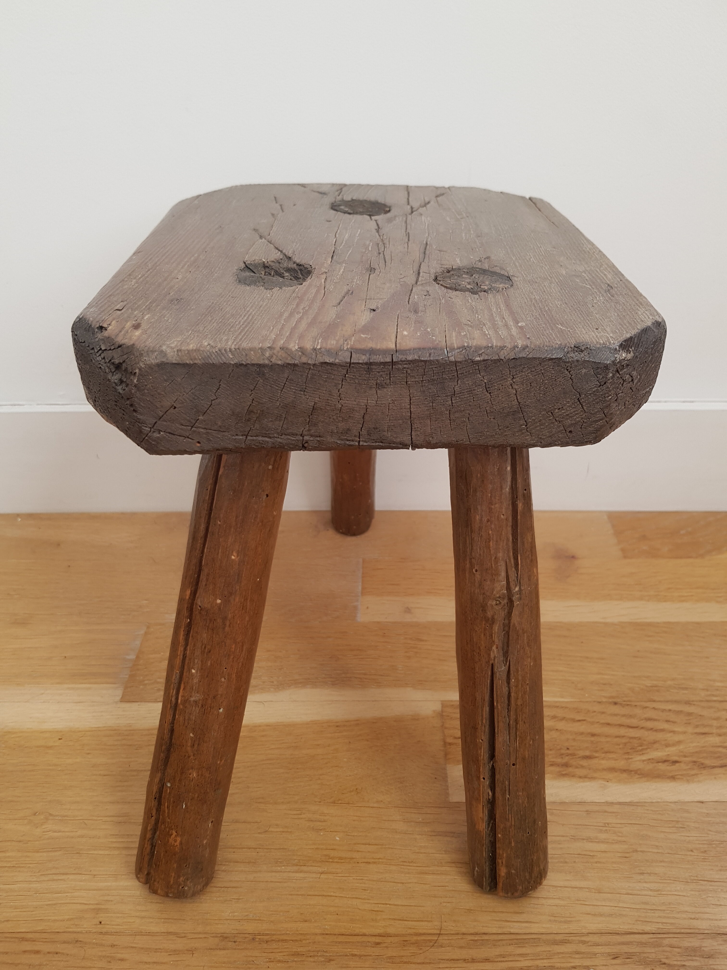 Tripod tabouret