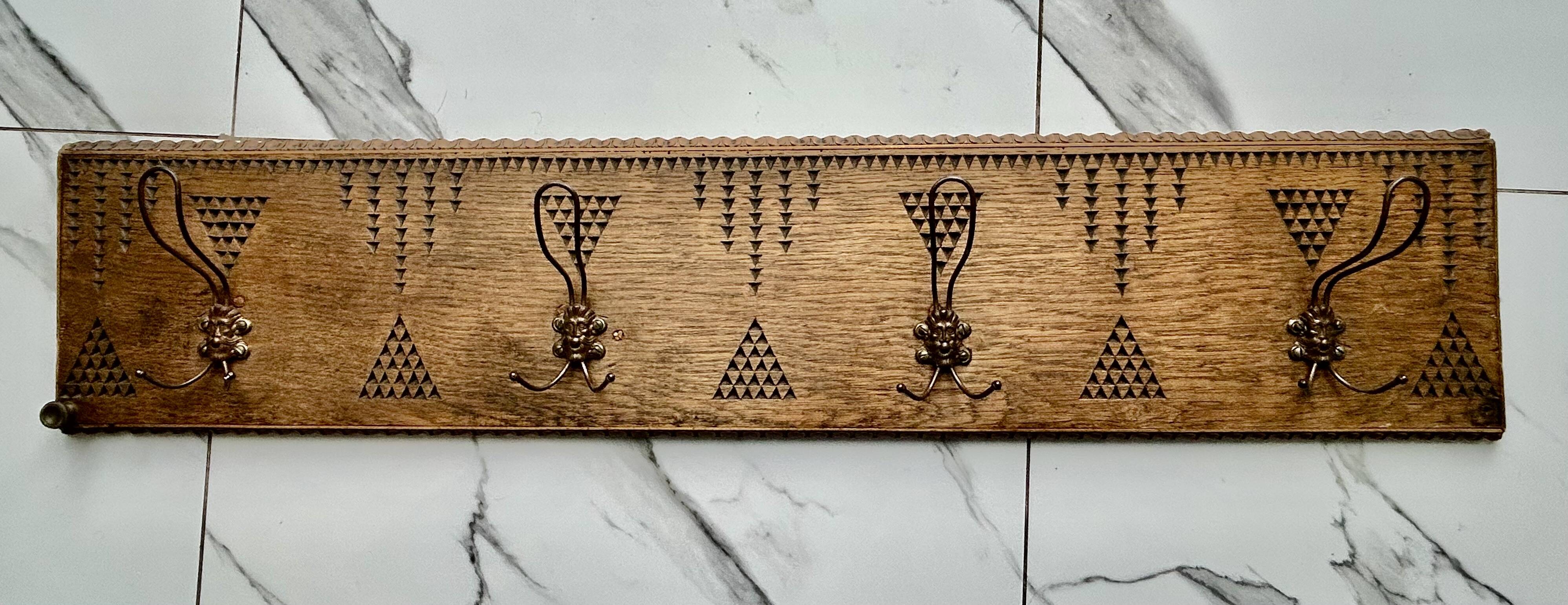 Berber coat rack made of solid wood