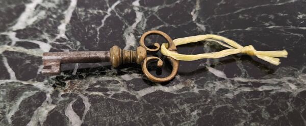 Buffet style Renaissance en acajou avec plateau en marbre – époque XIXeme