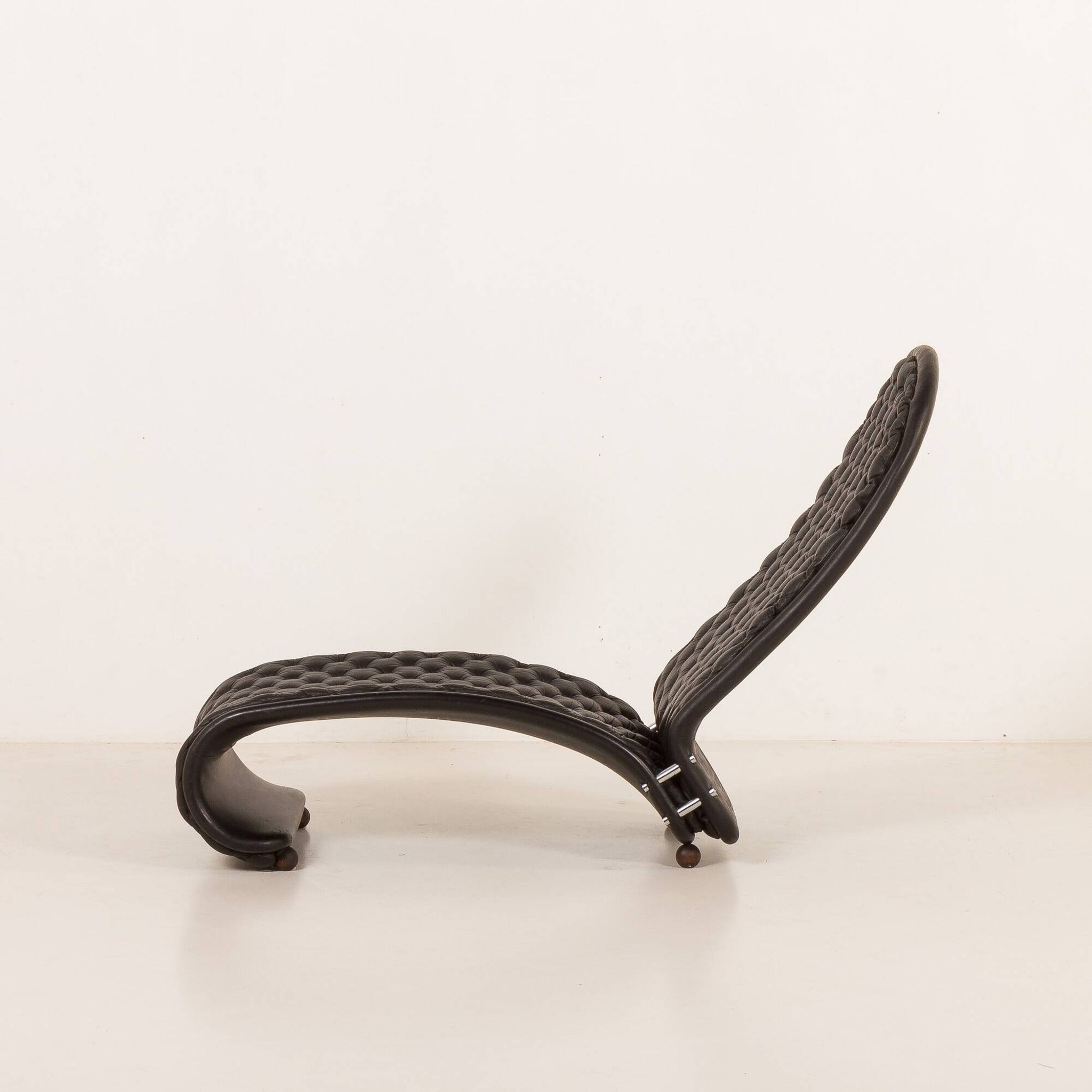 Verner Panton black leather chaise longue for Fritz Hansen, 1970s