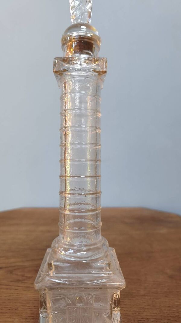 Flacon à parfum colonne Vendôme en verre moulé époque 19ème