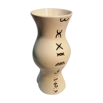 Vase is decorated in white clay;han mad