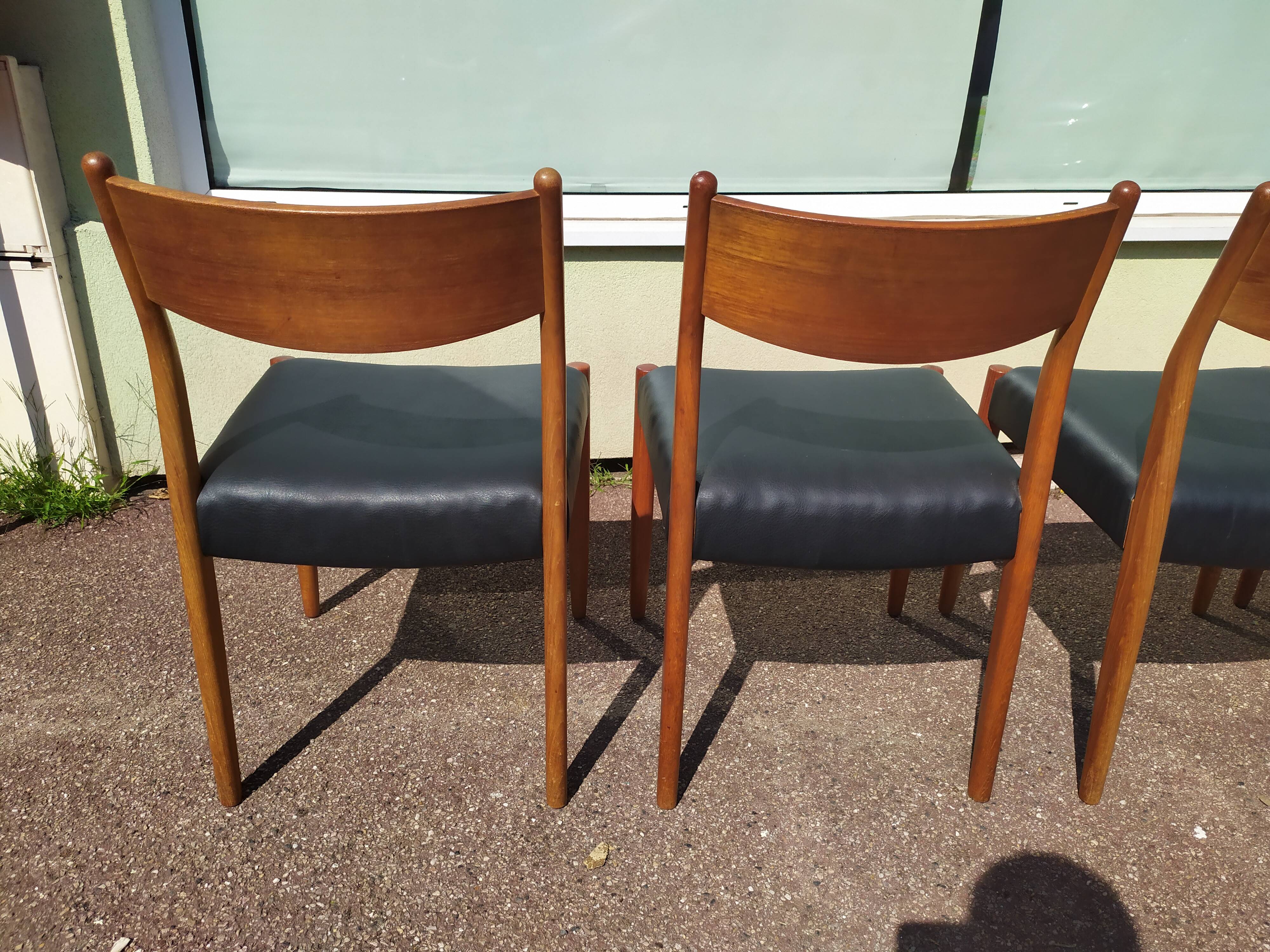 Set of 4 Scandinavian teak chairs in black leather