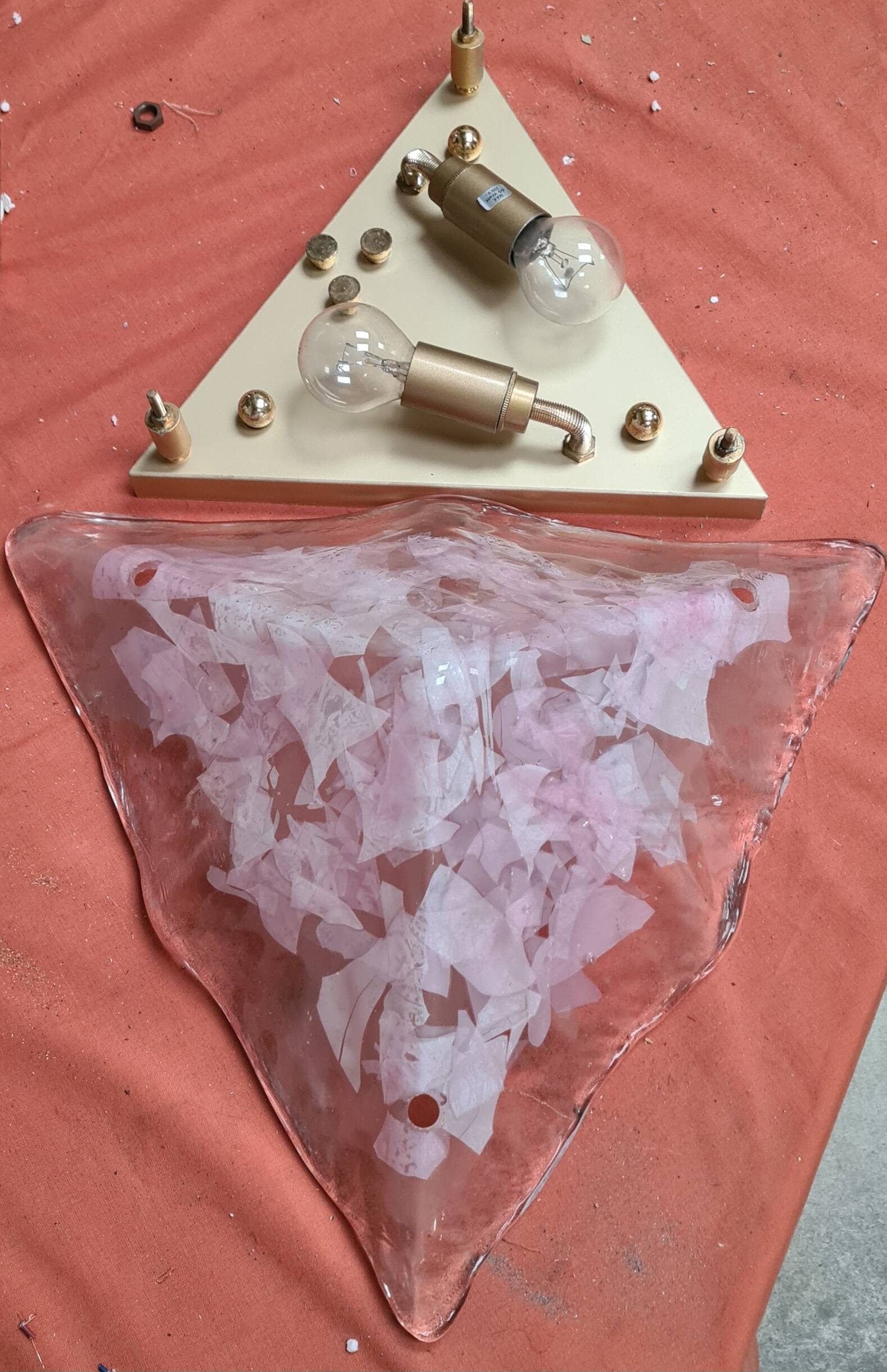 applique ou Lustre triangulaire 1970 en verre de Murano transparent  35x35x