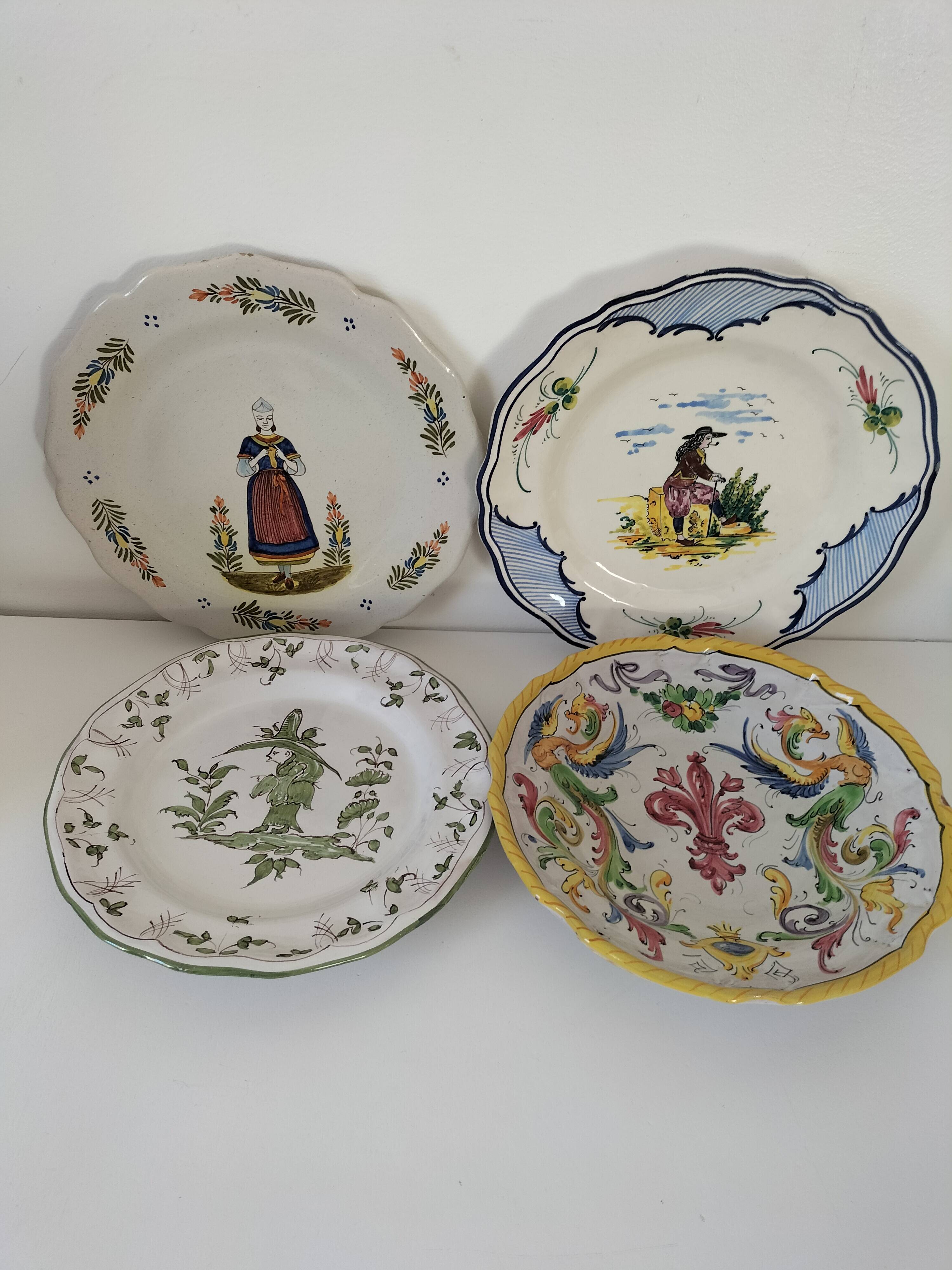 4 hand-painted earthenware plates in a holiday home style