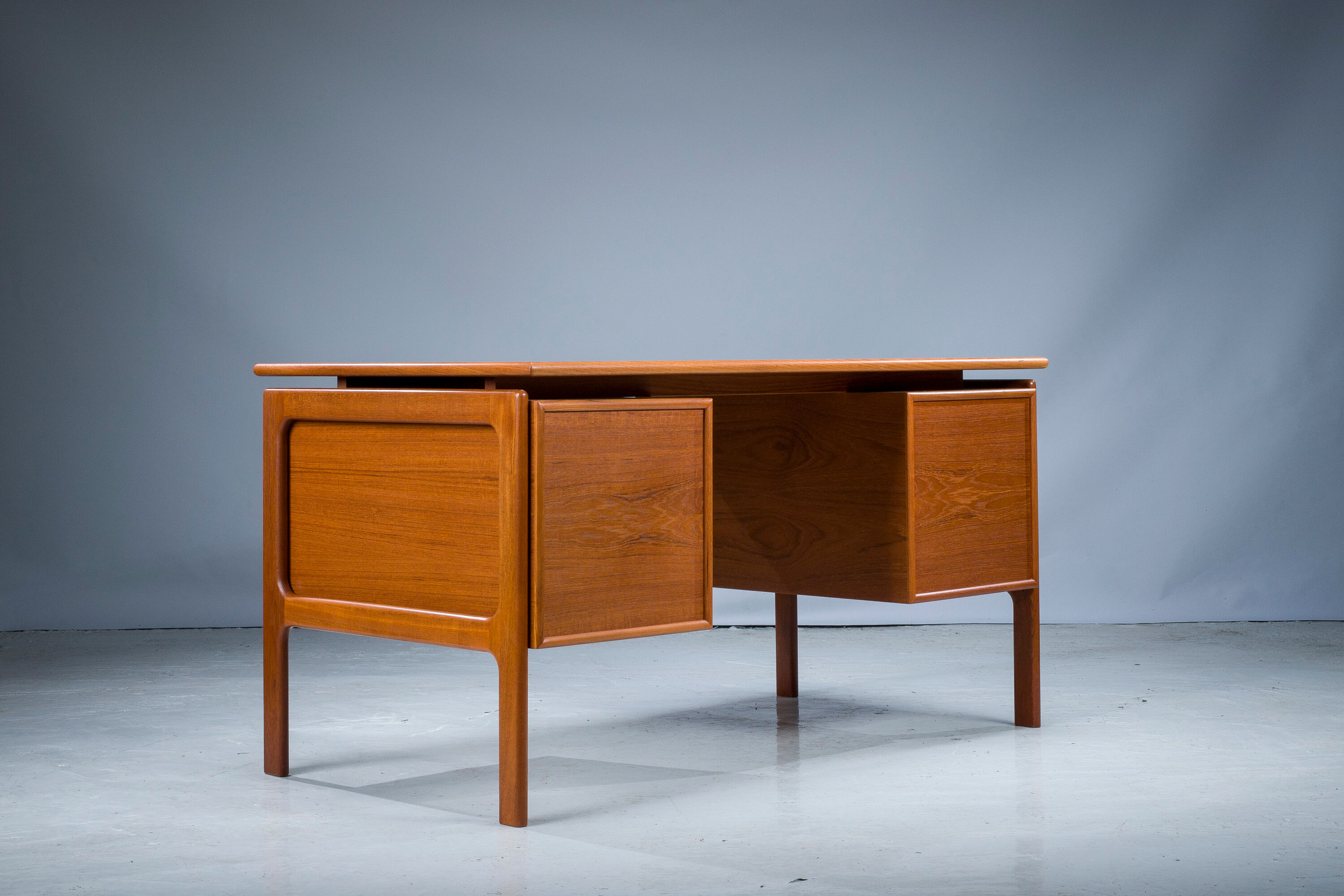 Mid-century teak freestanding desk from GV Møbler, 1960s