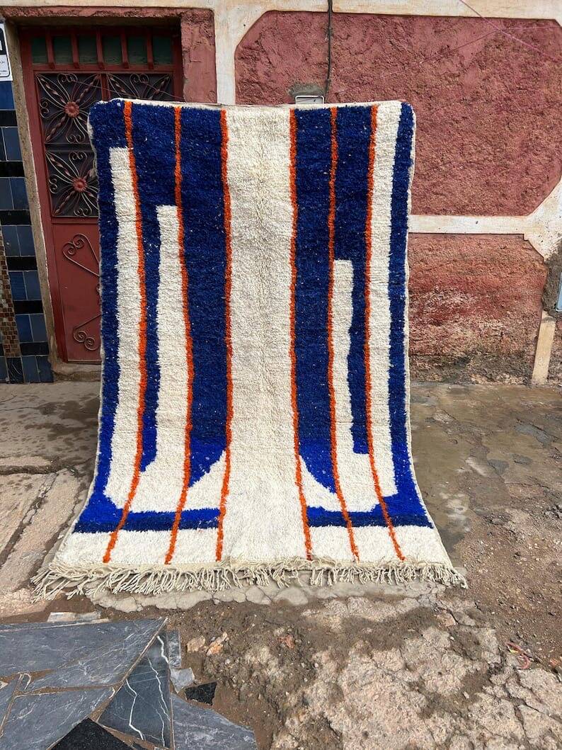 Handmade pure wool rug, size 150 x 250 cm.