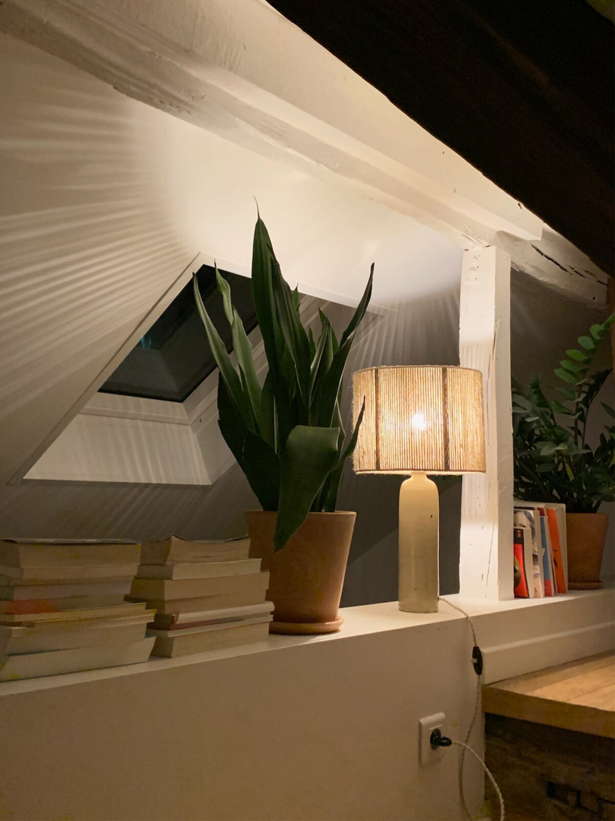 Sandstone lamp and jute string