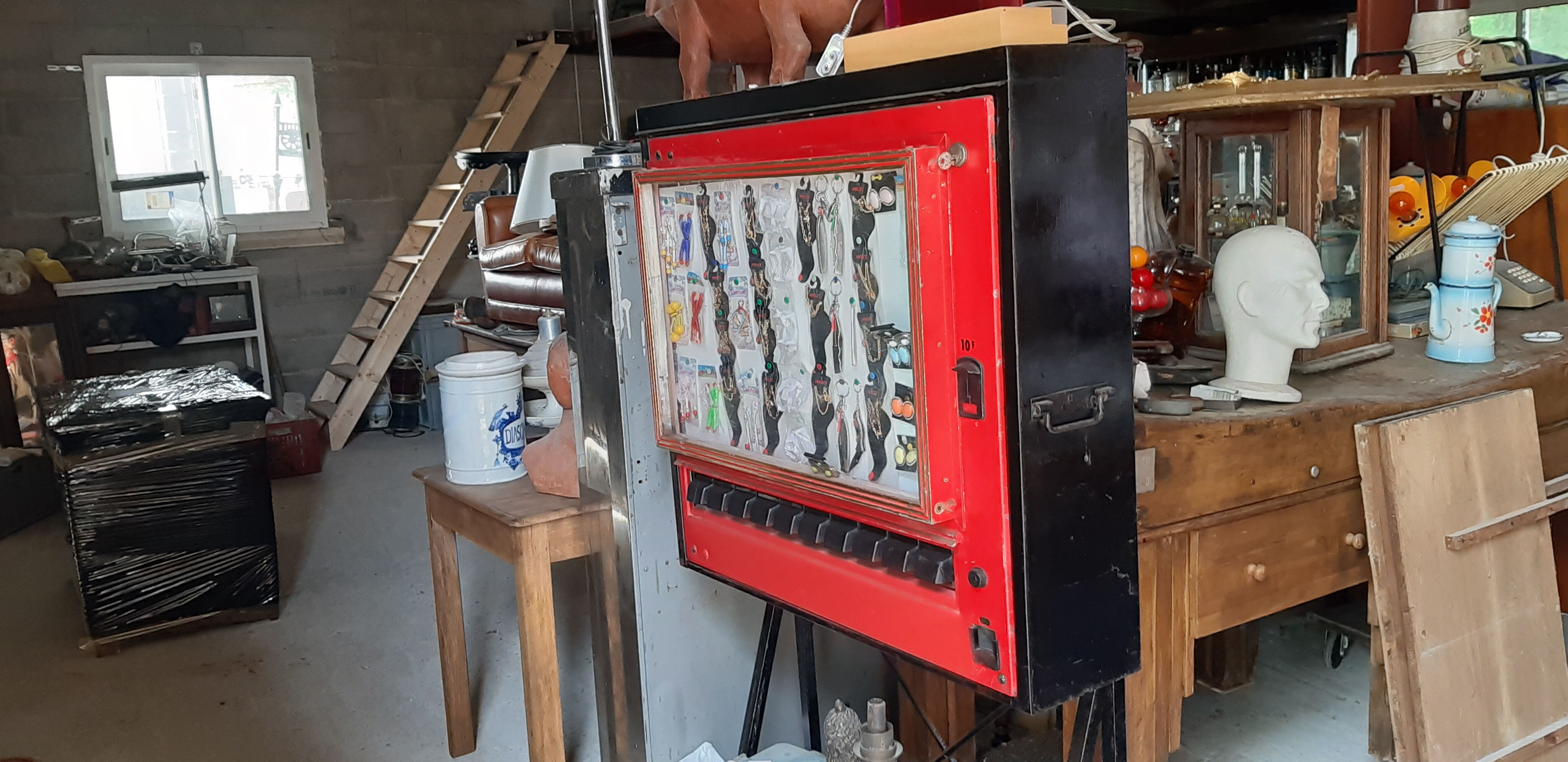 Distributor with tirettes de forain