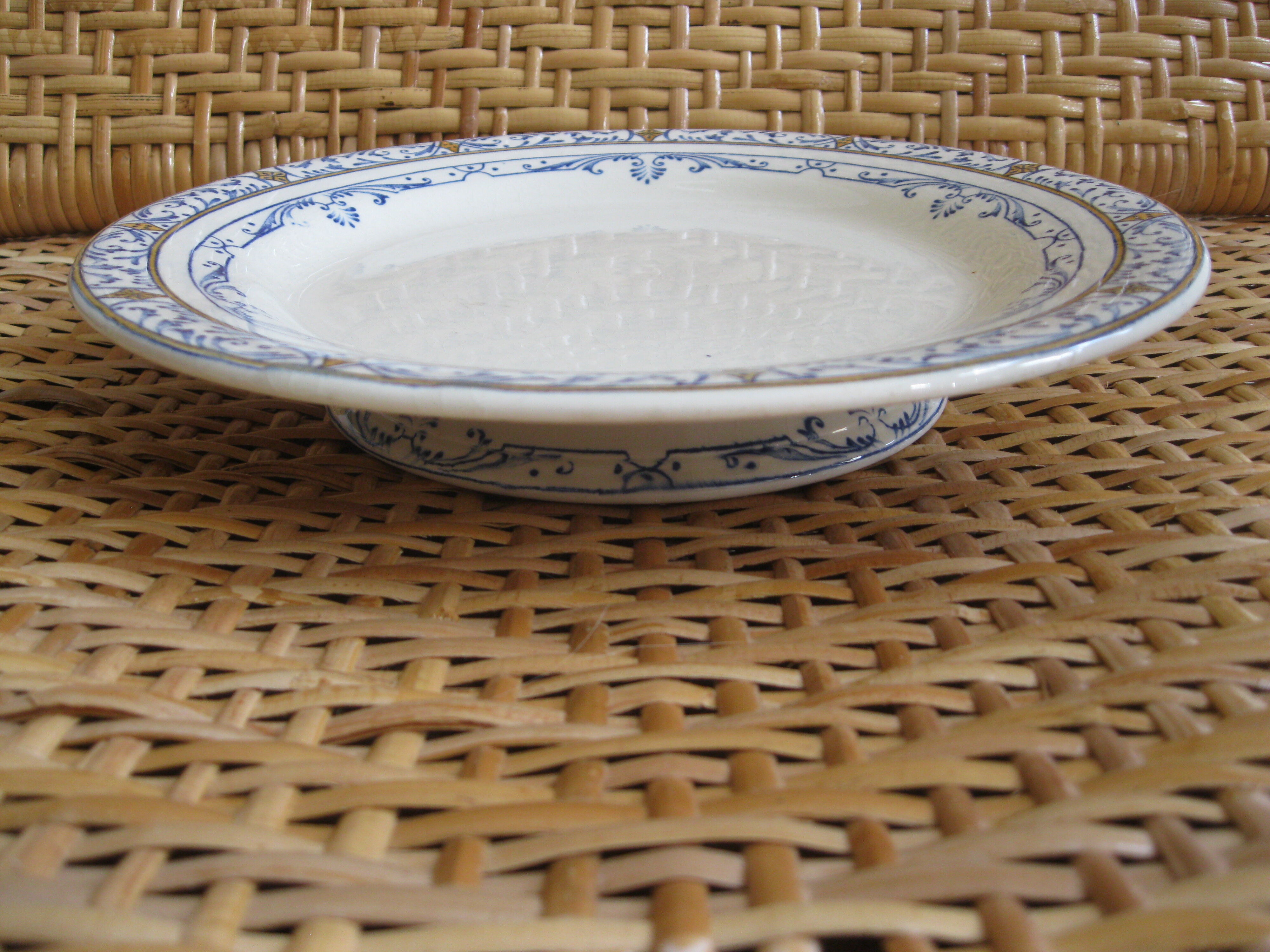 Creil and Montereau cake display dish