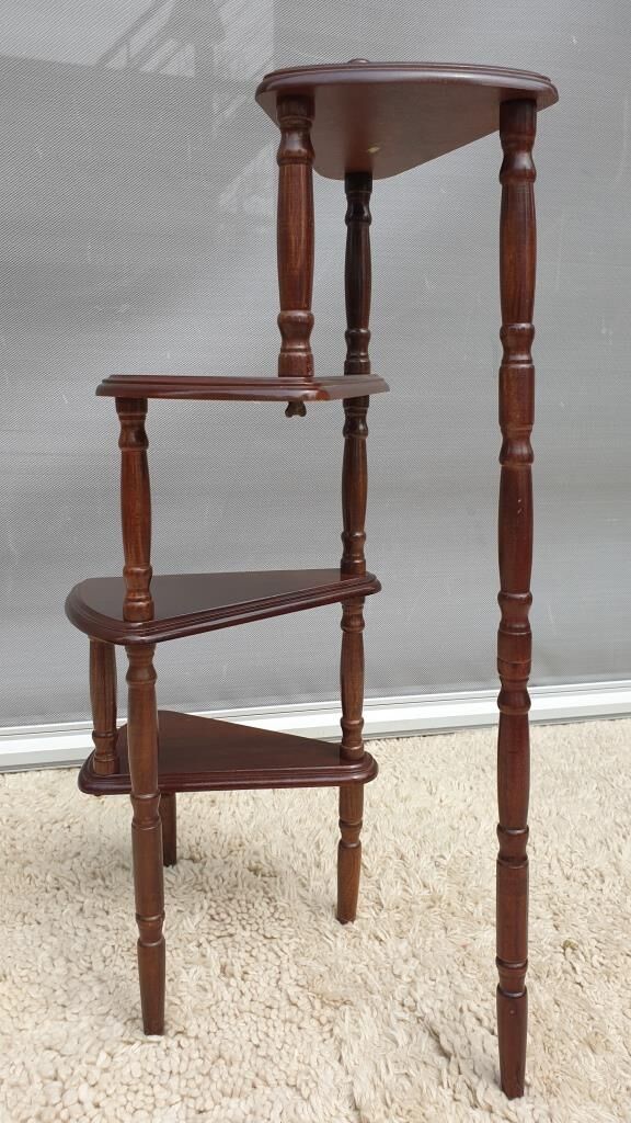 Display 4 spiral shelves