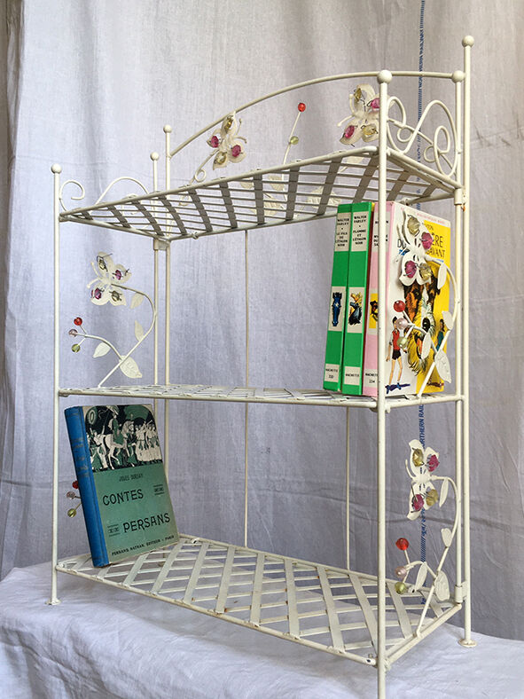 Shelf for little girl's room