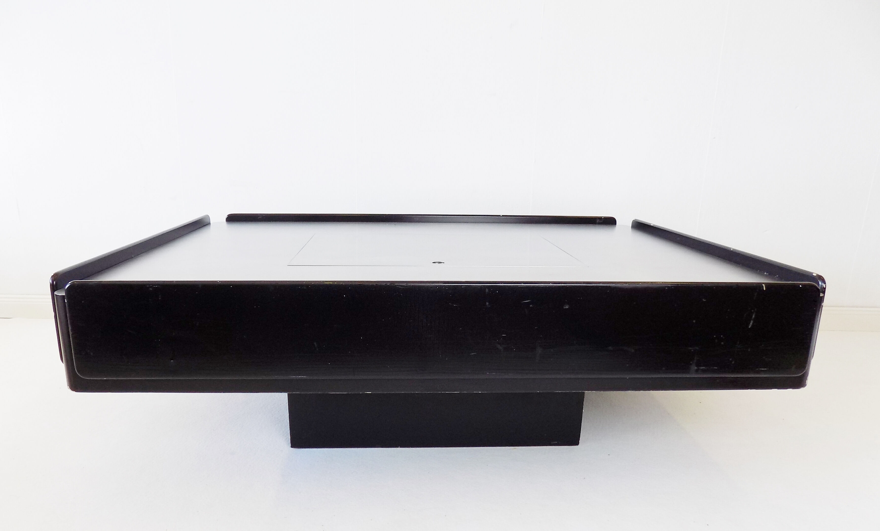 Gavina Caori coffee table by Vico Magistretti