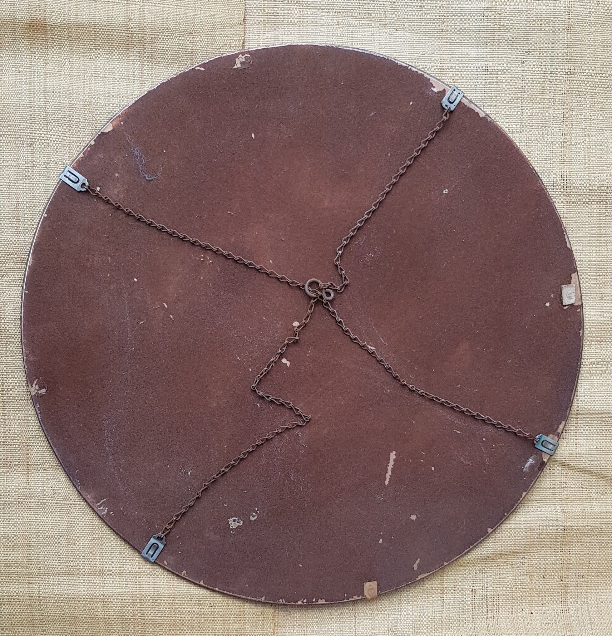 Bevelled and chiseled round mirror