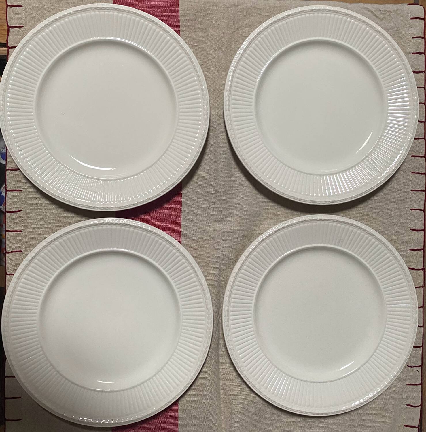 Set of 4 Wedgwood dinner plates