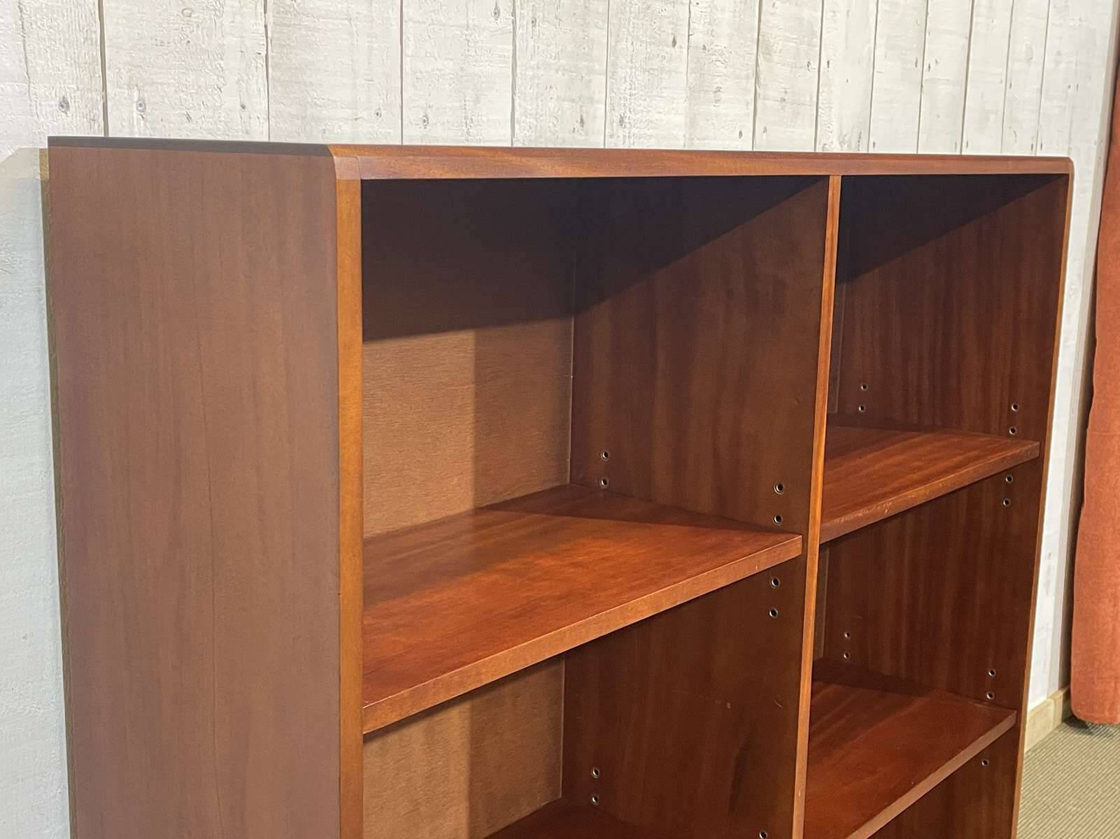 Etagère anglaise en acajou, fabrication moderne des années 1990
