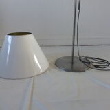 Lampadaire moderniste en acier