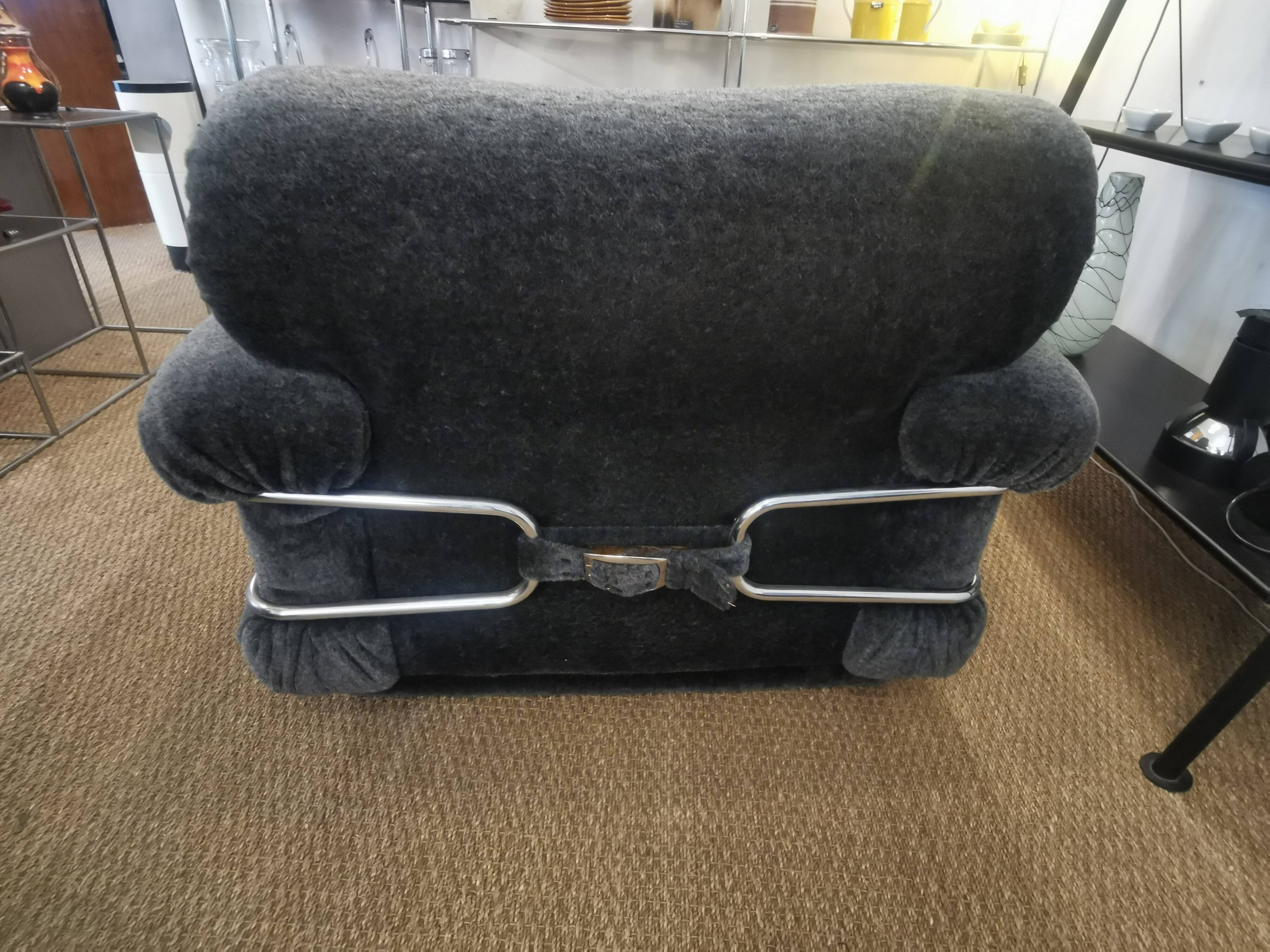 Pair of vintage italian design armchairs from the 70s