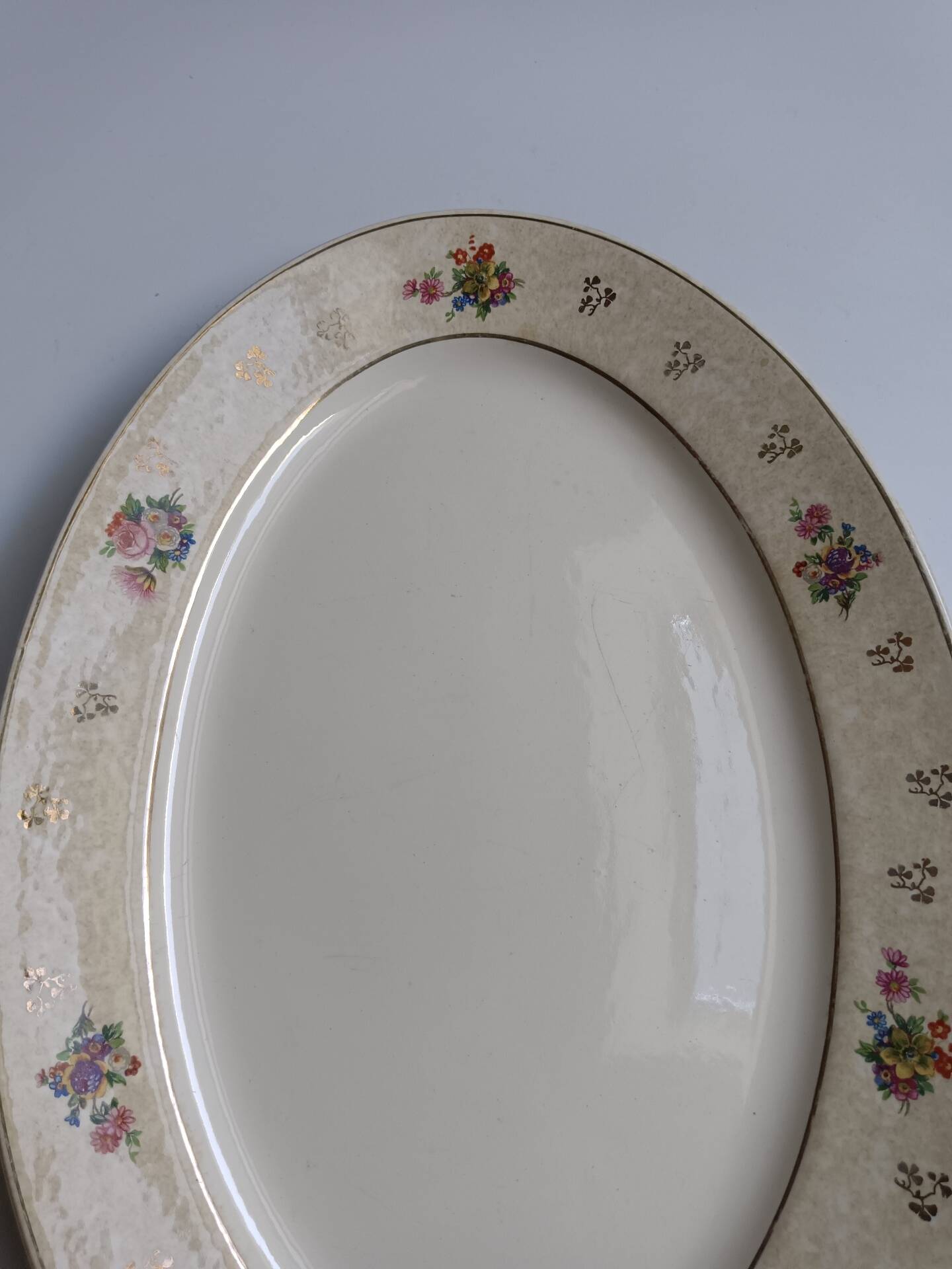 Vintage oval plate Salins model Simone beige with flowers
