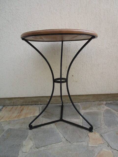 Round bistro table