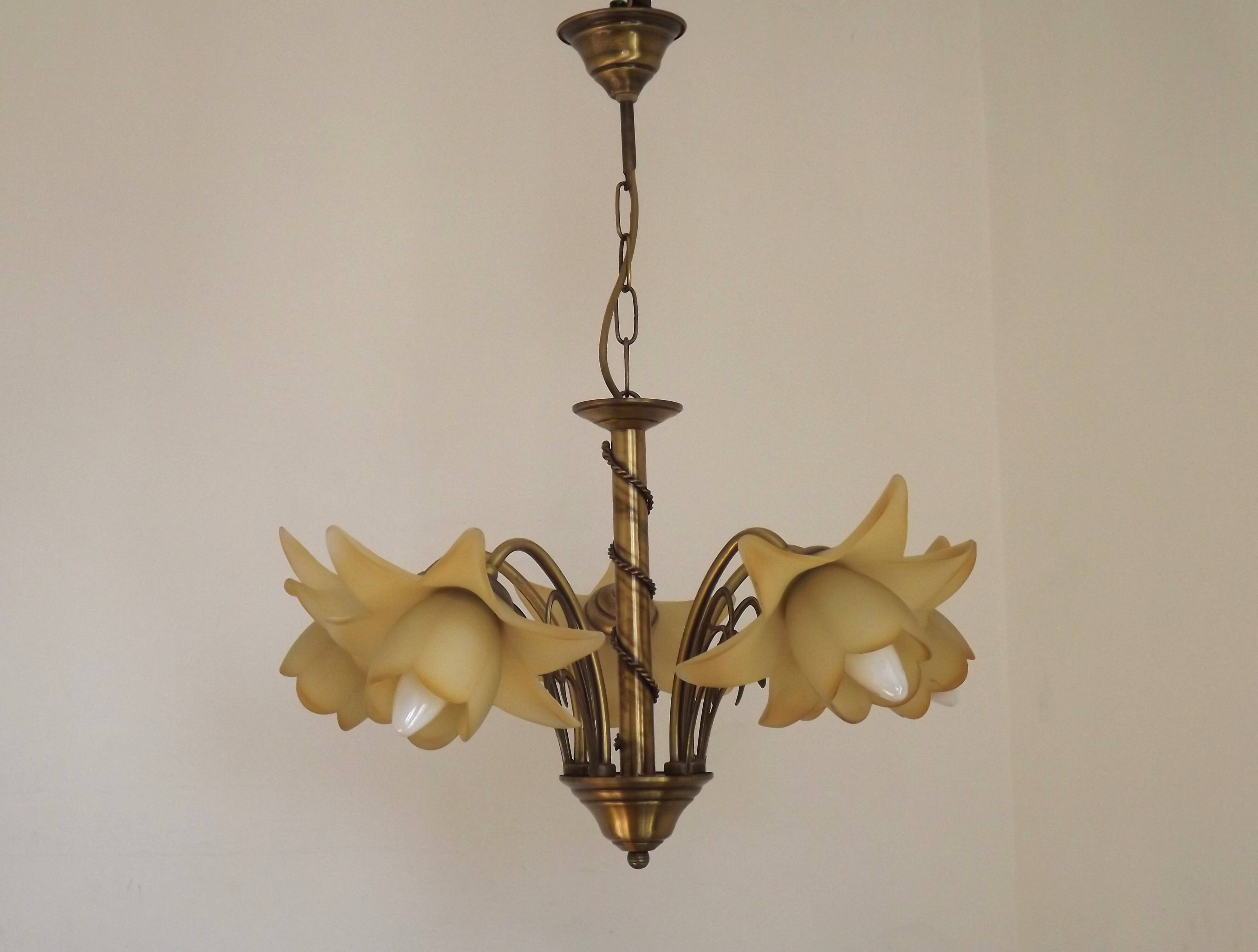 Vintage 5-light chandelier in metal with a bronze effect and flower-shaped lampshades, France.