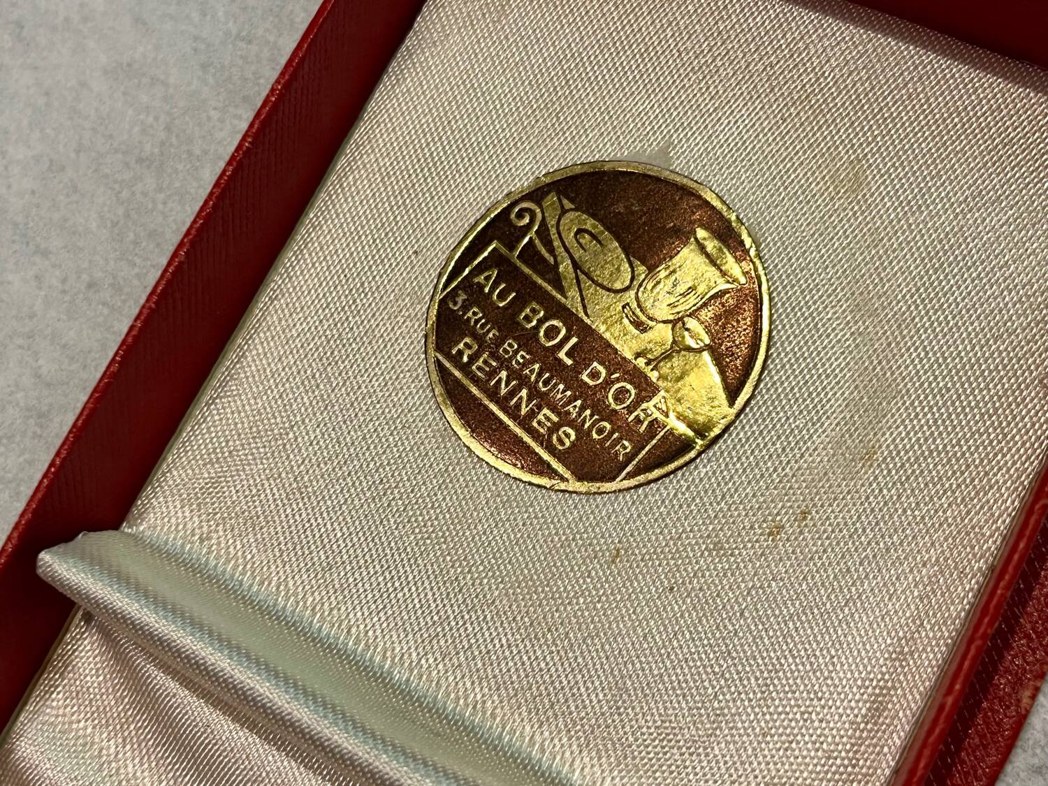 Crystal and silver-plated salt and pepper set