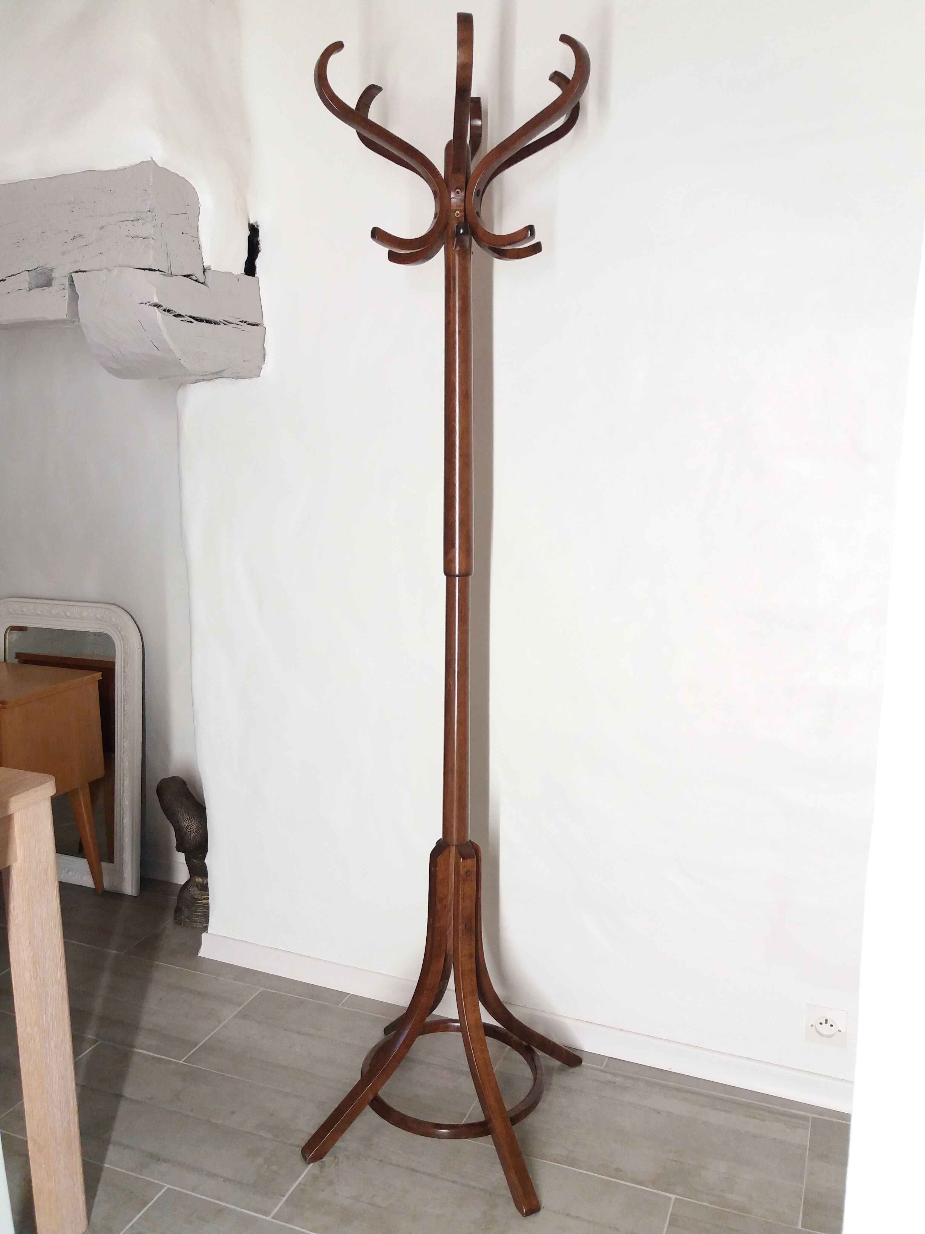 Baumann parrot coat holder