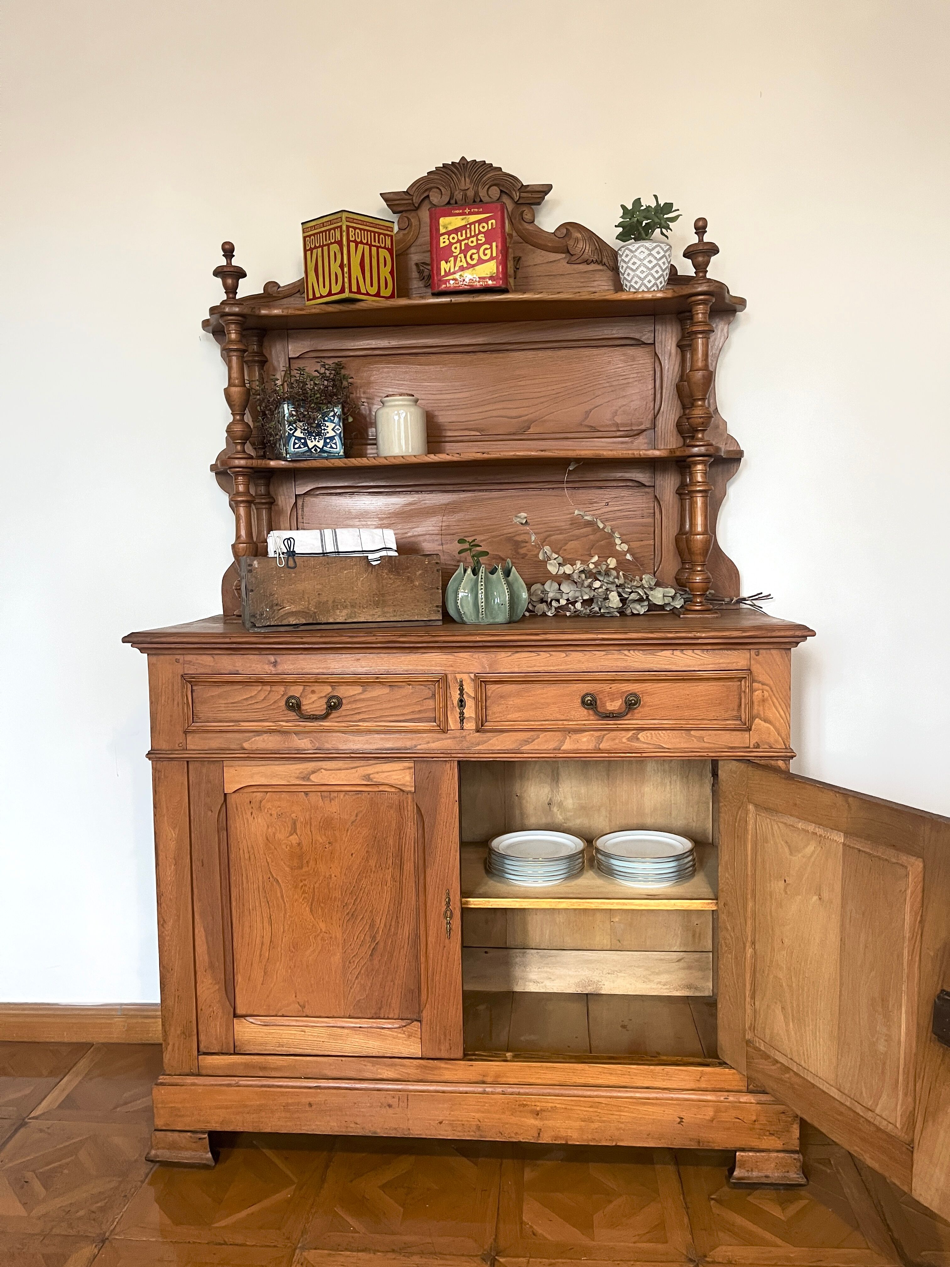 Vaisselier & Parisian sideboard raw wood