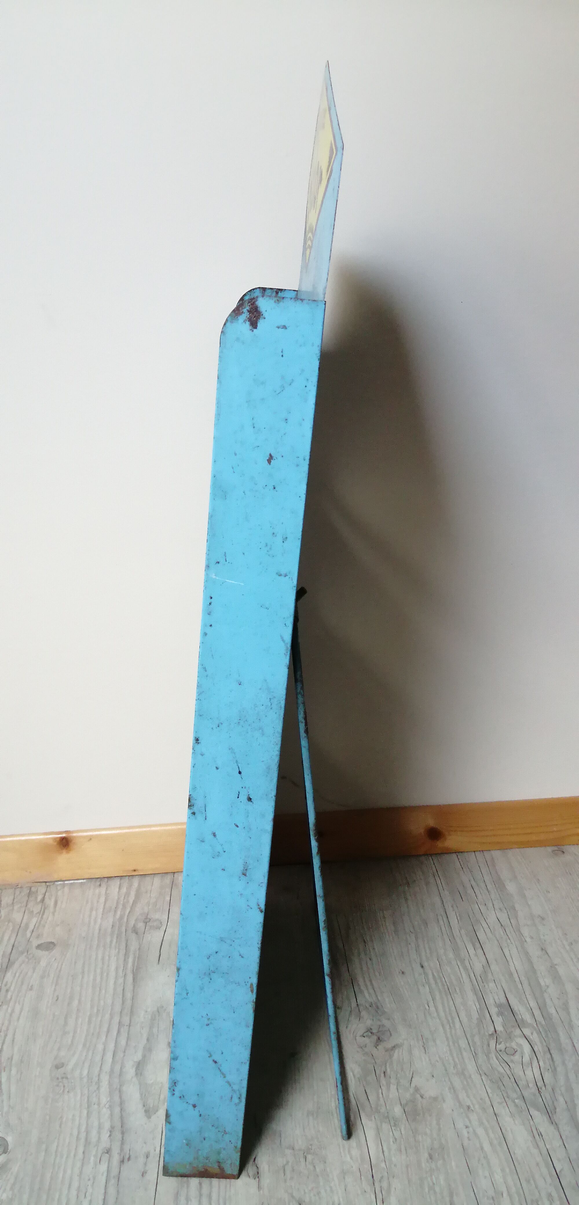 Antique display for eclor seed sachet