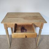 Spindle legs desk