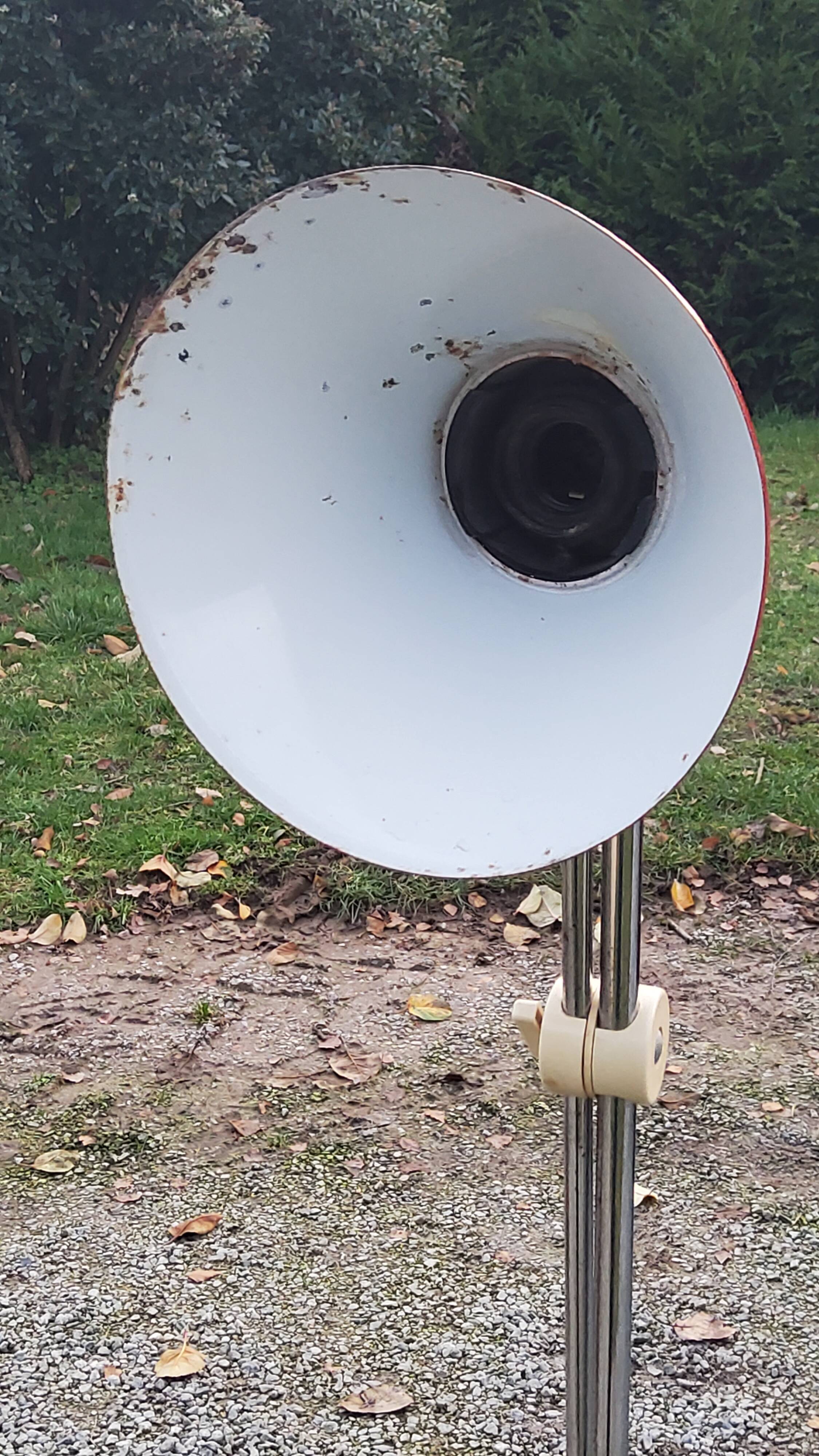 Designer reading lamp from the 70s in chrome and red lacquered sheet metal
