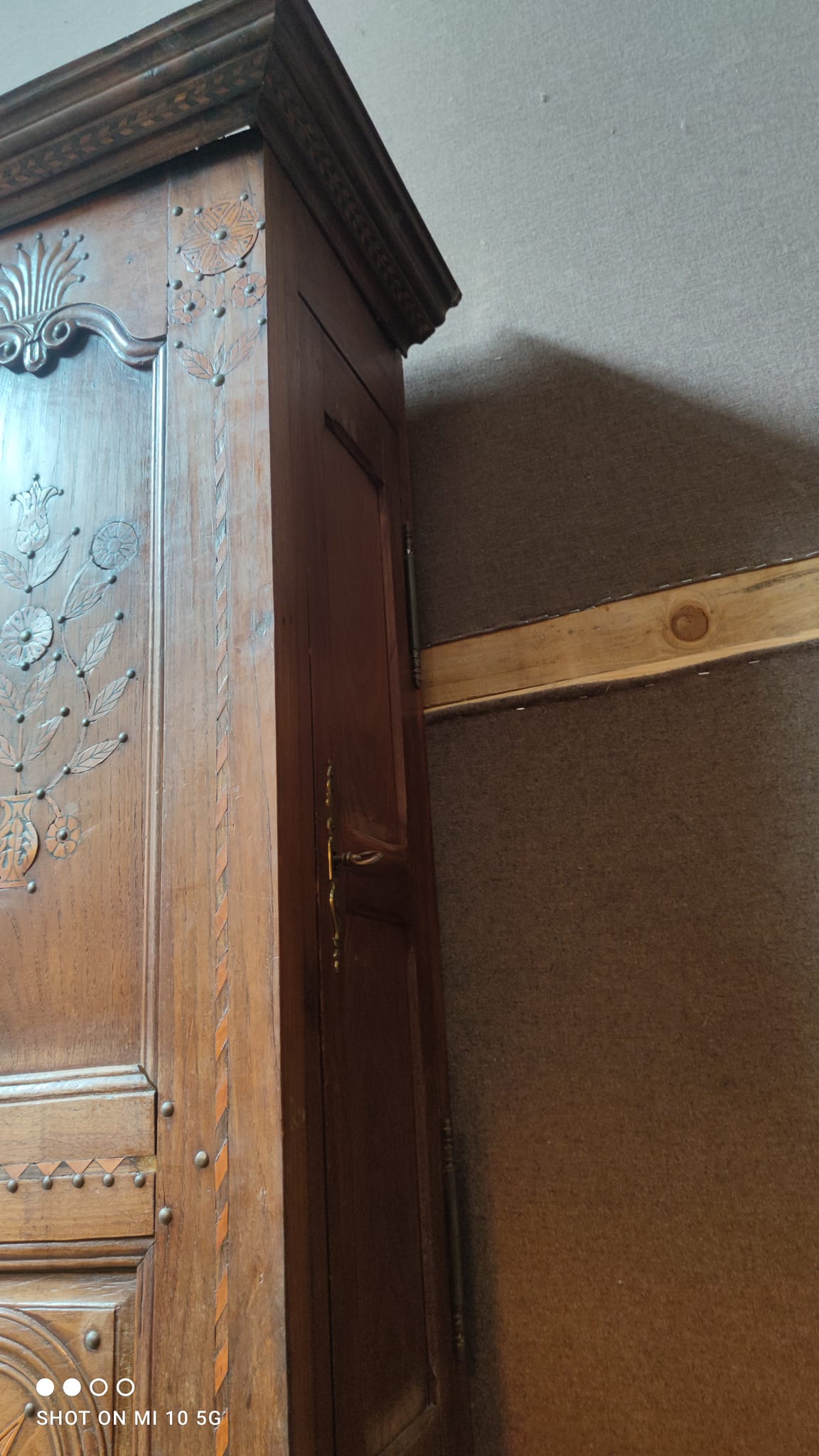 Two-part Breton chestnut cabinet dating from 1878