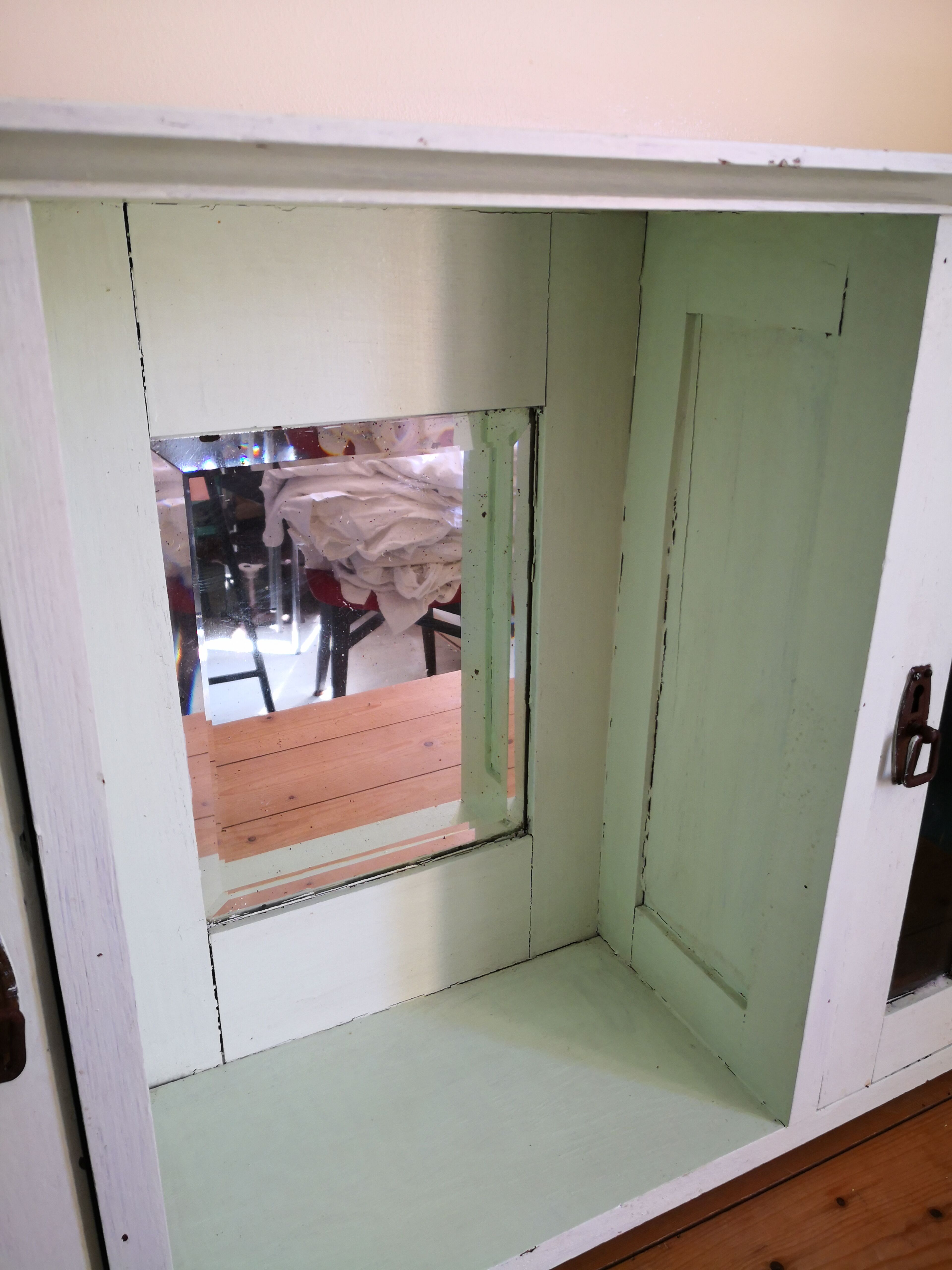 VItrine to be suspended