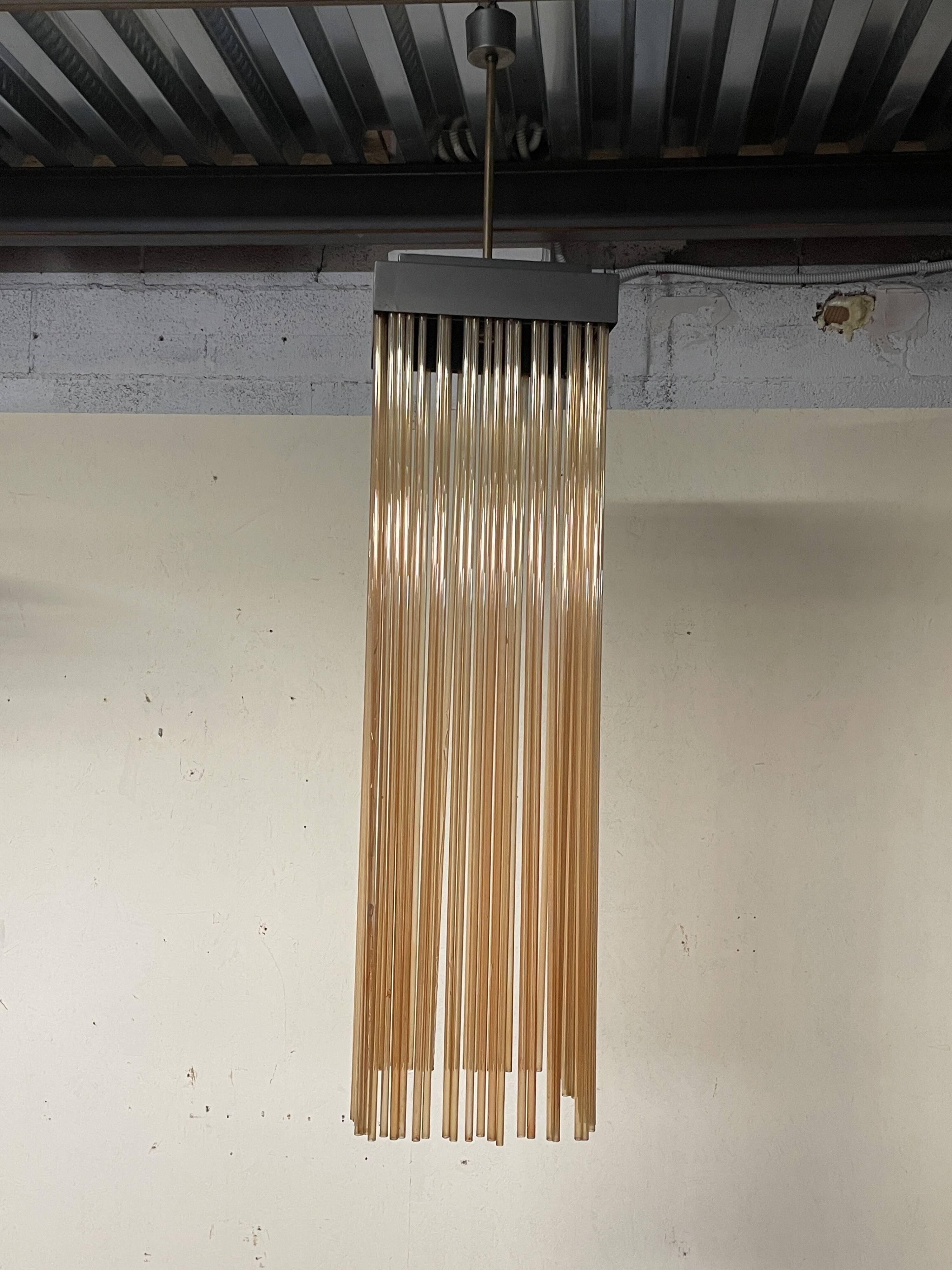 Suspension avec des tiges en verre et des pièces en métal et en laiton, 1970