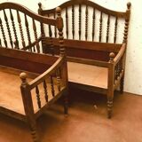 Deux bancs a dossier et accoudoir ajouré hêtre massif XX siècle