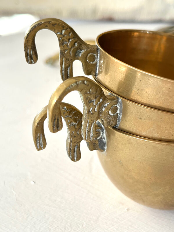 Ensemble de bol à punch en laiton avec 12 tasses, louche – Vintage français des années 50