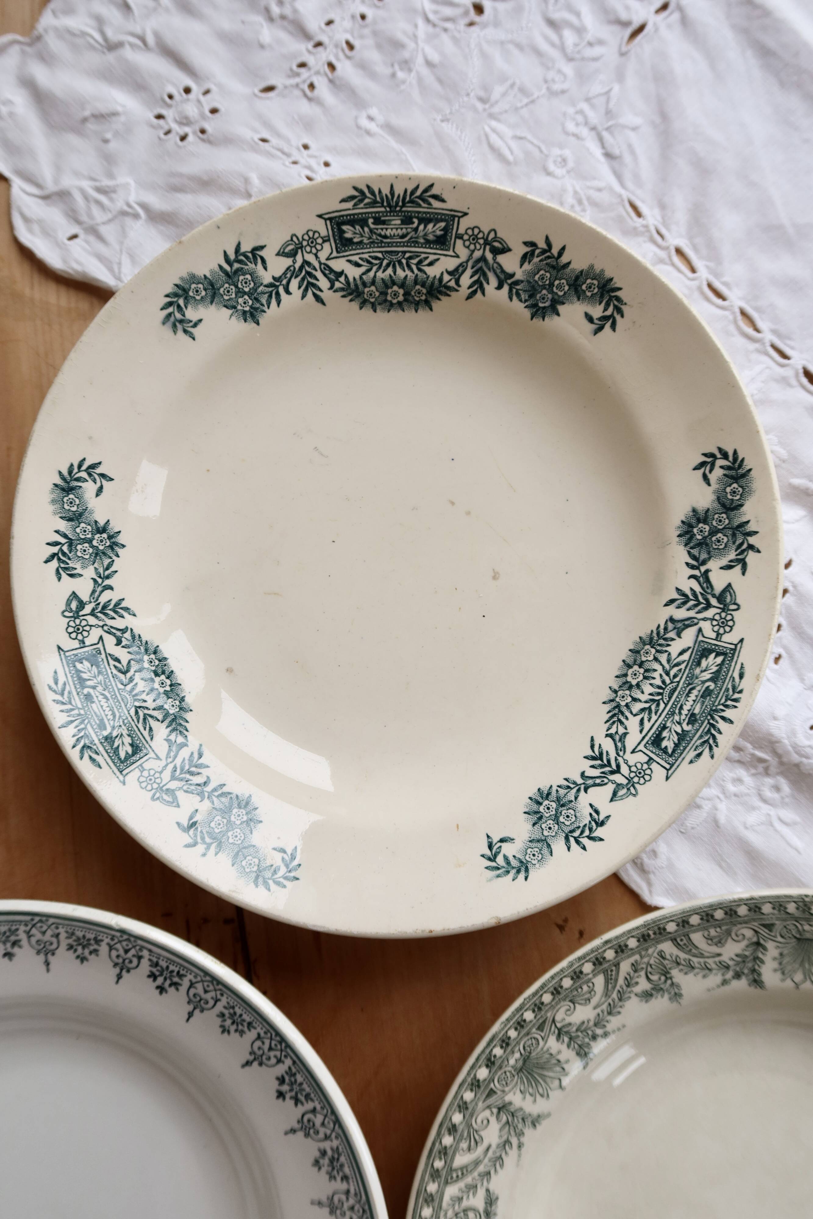 4 assiettes creuses terre de fer dépareillées tons bleu et vert