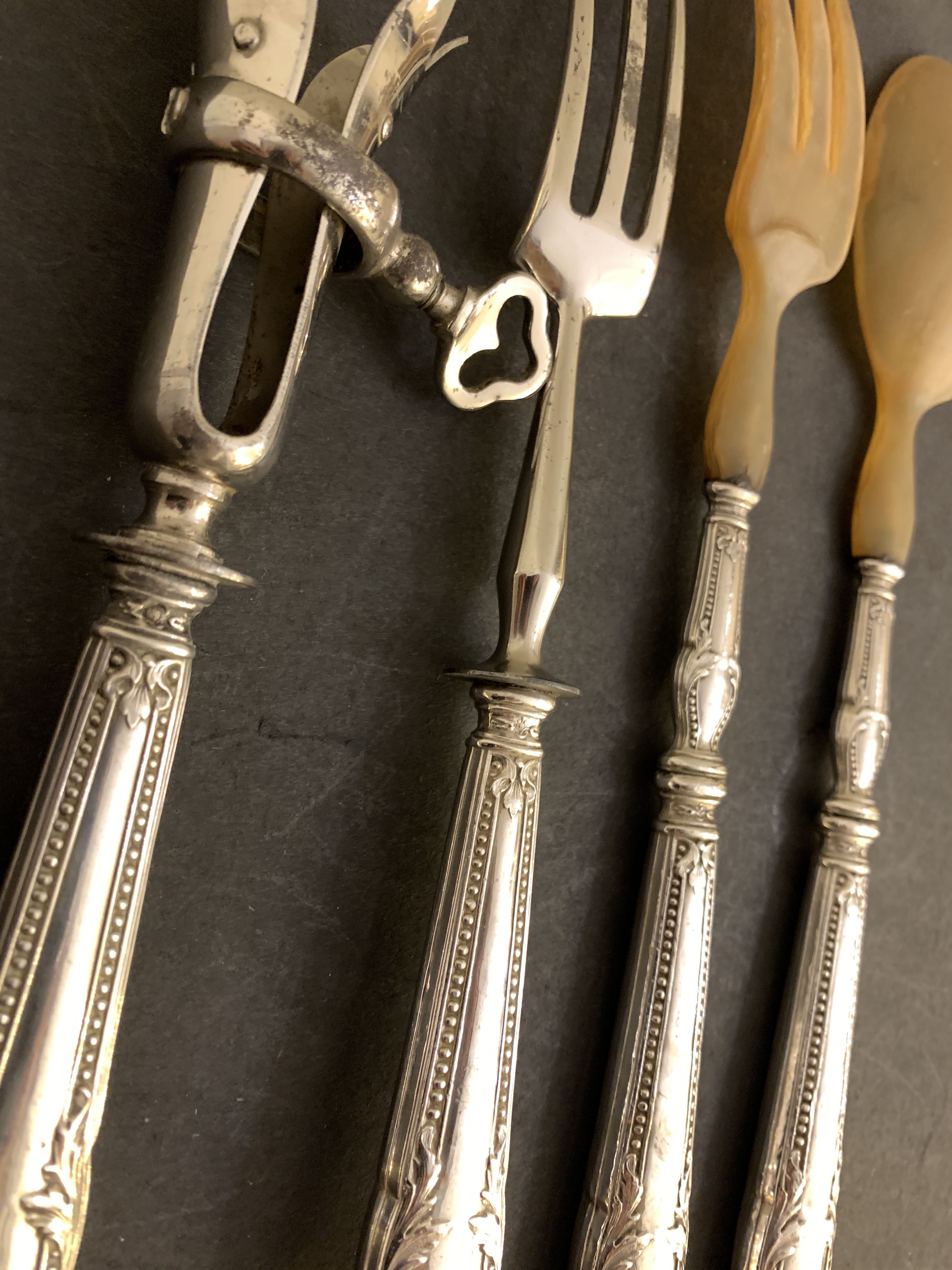 4 couverts de service en argent pour gigot et salade, XIXème