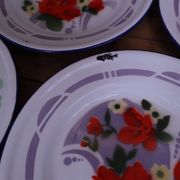 7 Assiettes en émail imprimé floral "bon voyage" Made in China