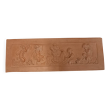 Bas relief, dessus de porte, terre cuite, enfants et faunes vendangeurs