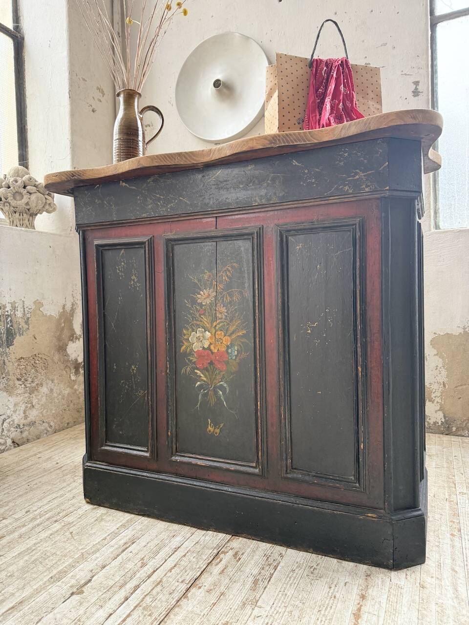 Floral 1920s trading counter