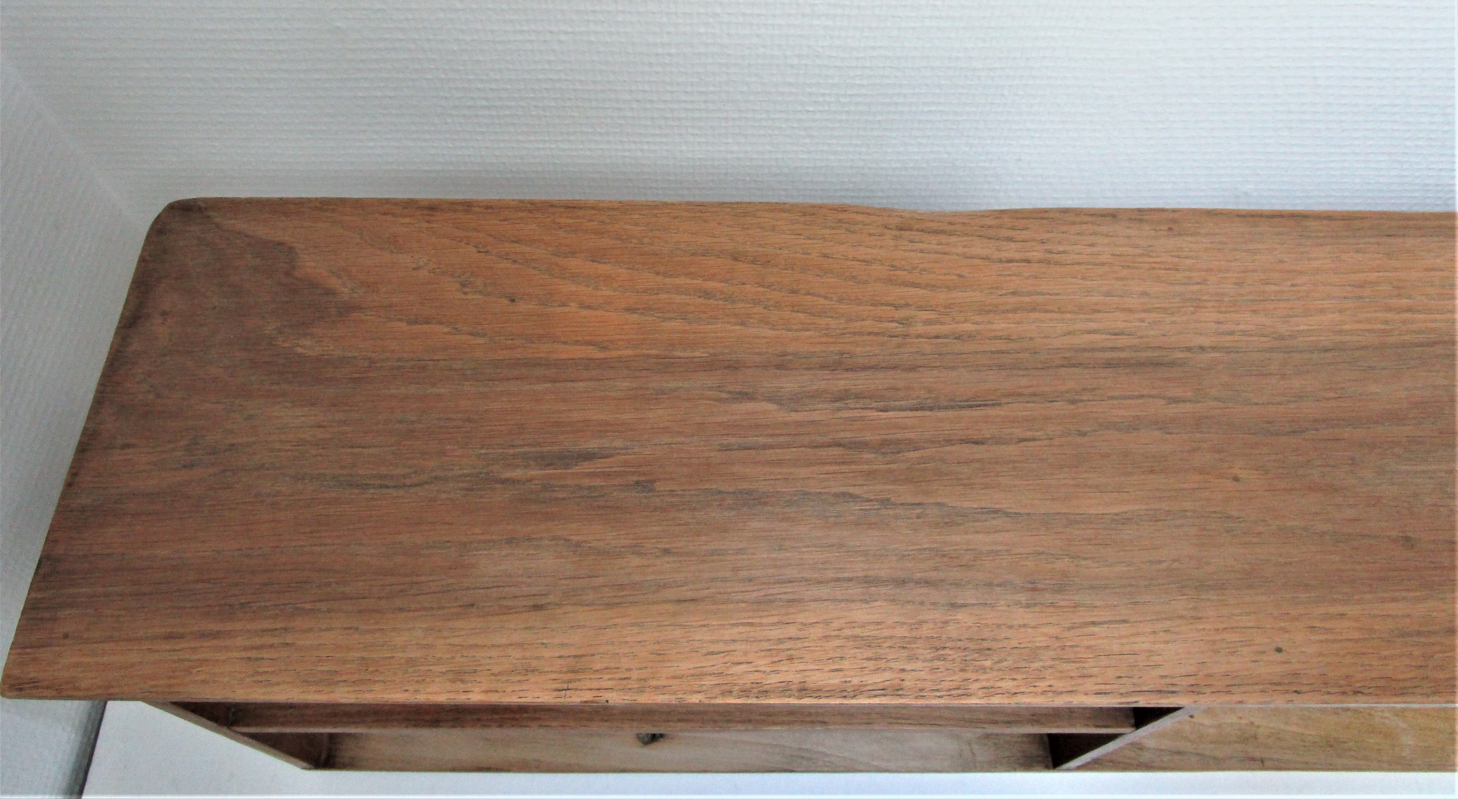 Shop display case shelf to lay in oak wood and old patinated pine