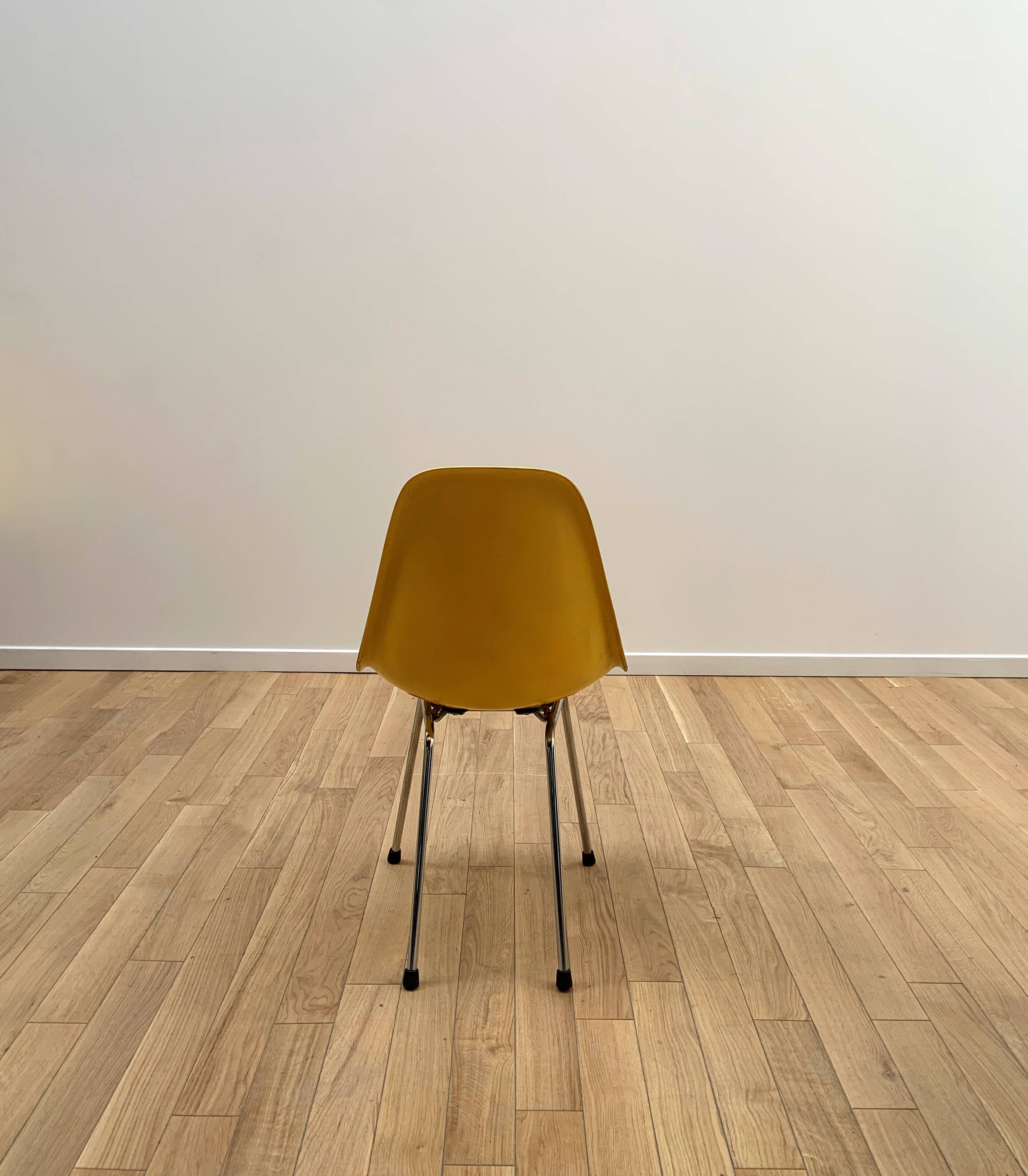DSX chair by Herman Miller, Mobilier International