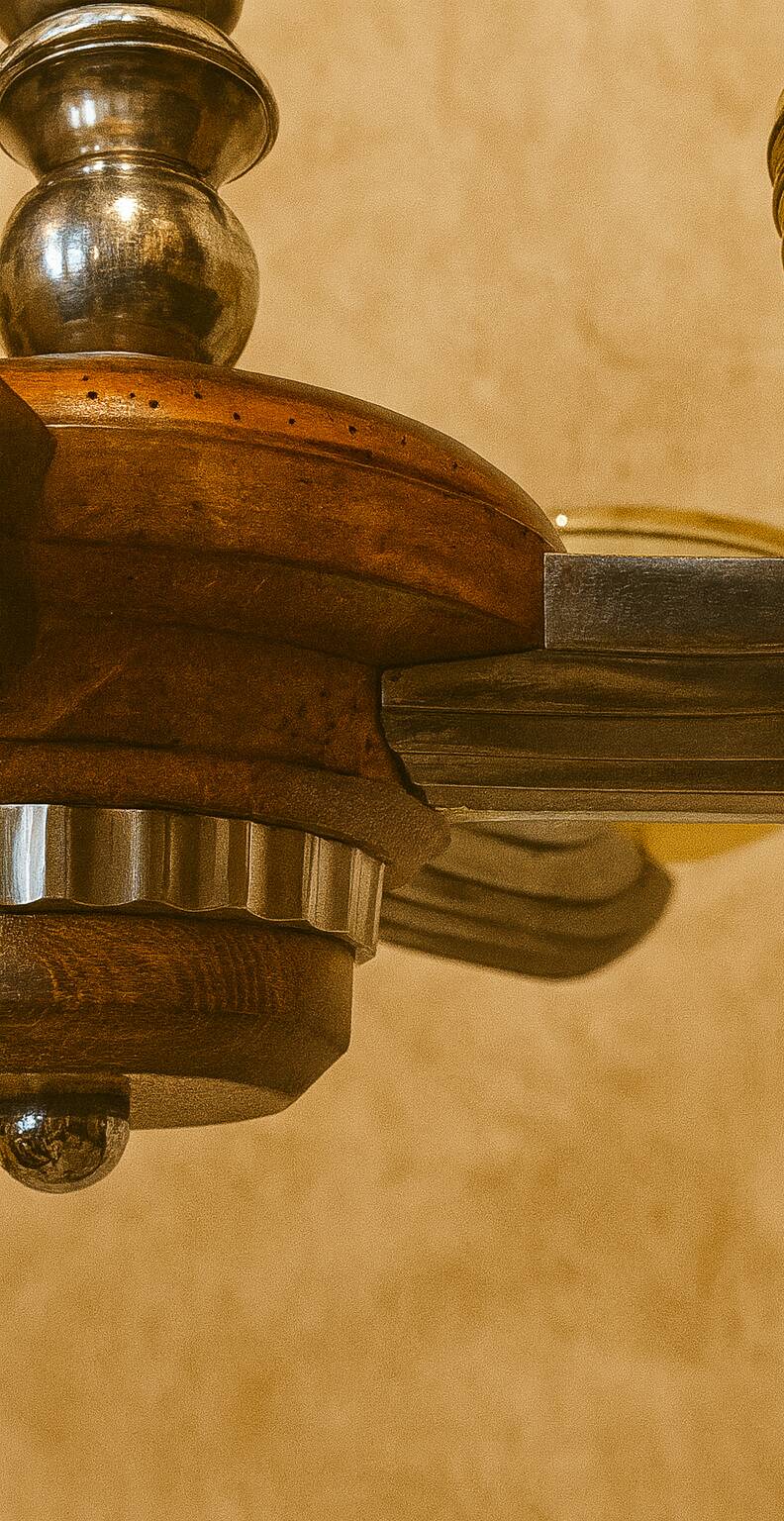 Petitot Art Deco Chandelier – 5 lights – Wood, metal and amber glass, 1920