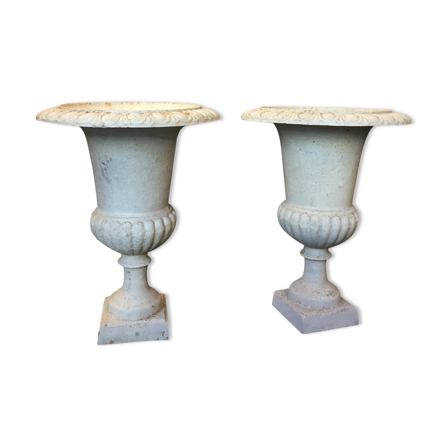 Pair of medicid vasques, cast, exterior