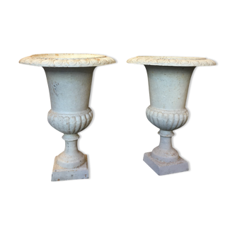 Pair of medicid vasques, cast, exterior