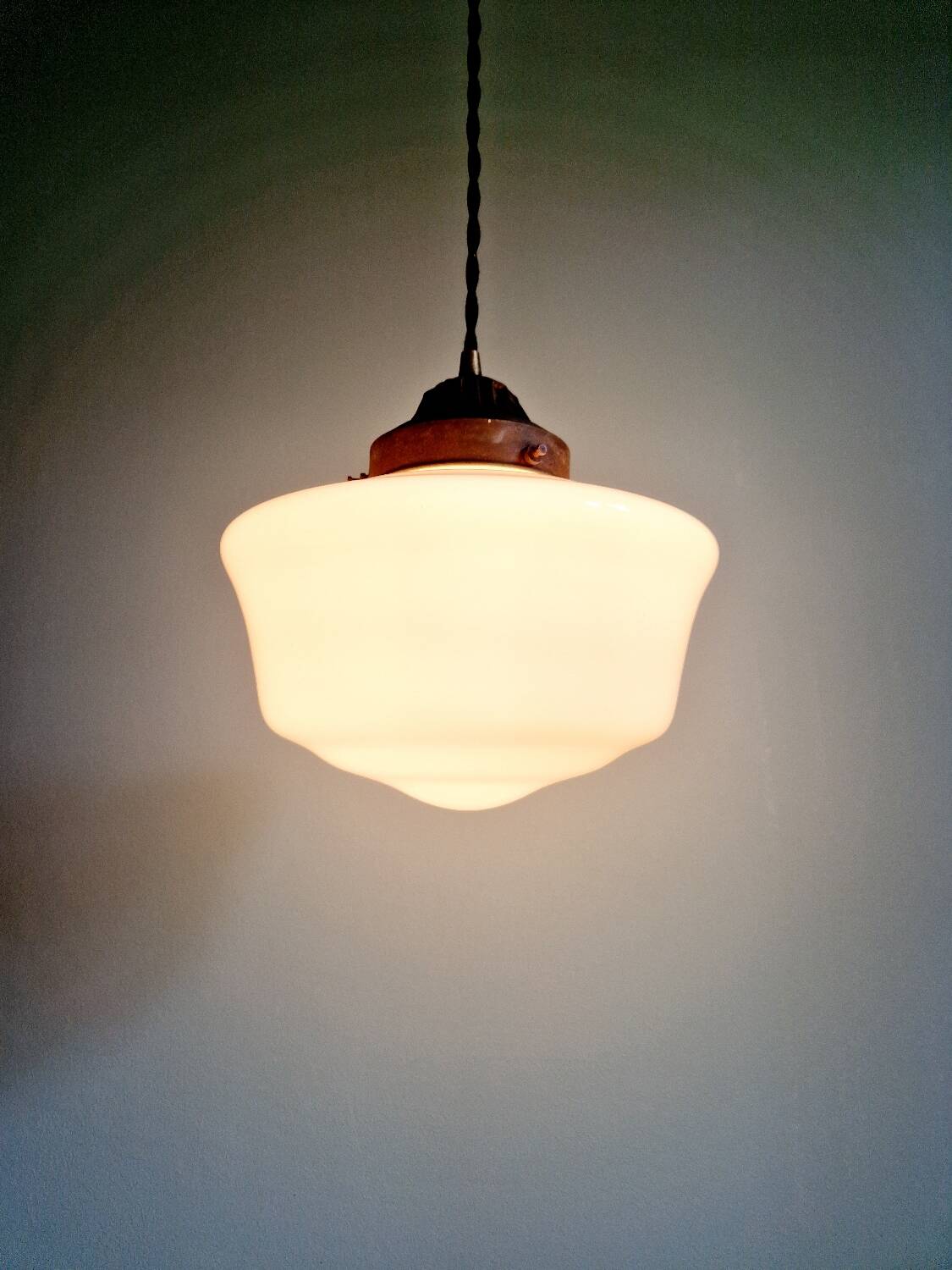 Suspension Art Déco en opaline blanche, années 1920-30