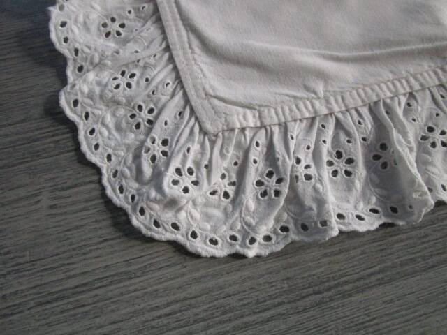 Antique embroidered pillowcase: 70x70cm