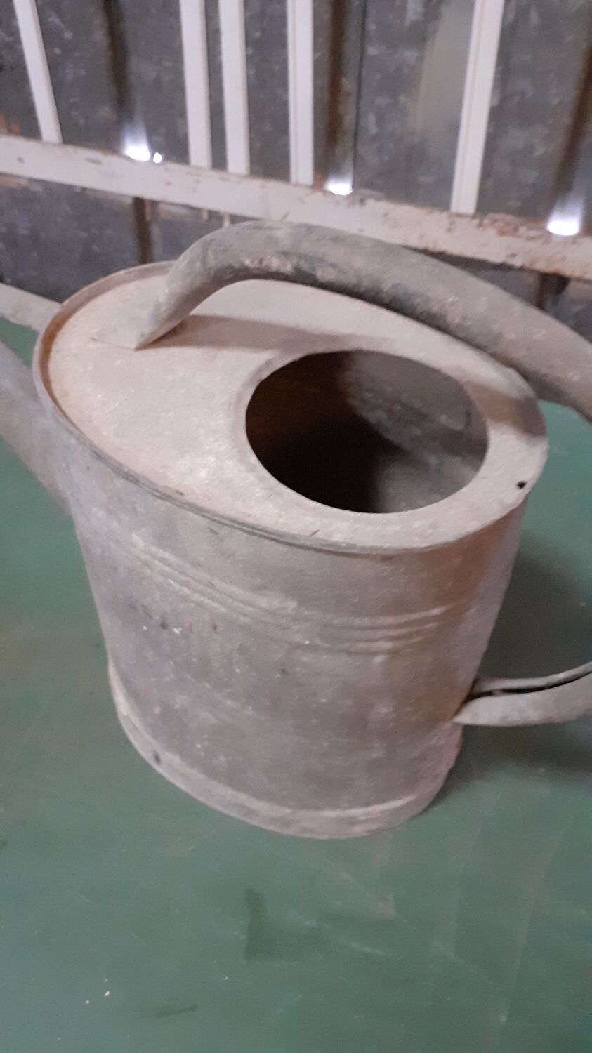 Zinc watering can
