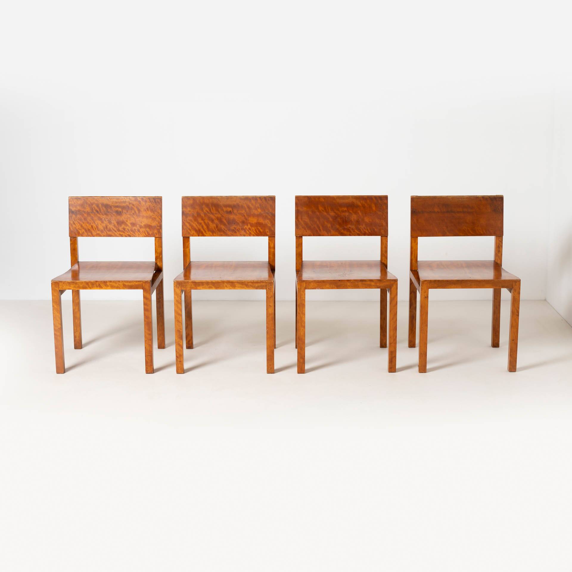 Set of 4 unique Bauhaus modernist dining chairs in birch, Prague, 1940s.